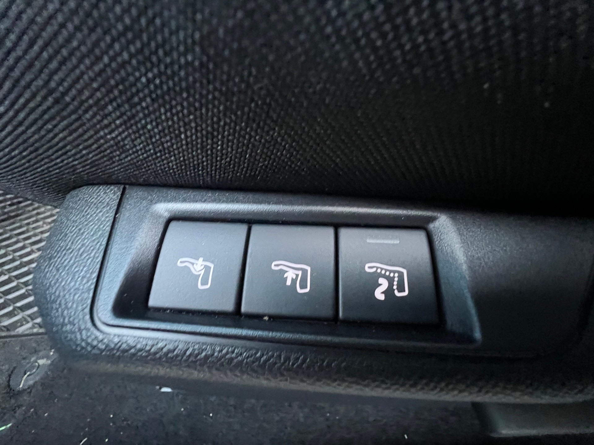 PEUGEOT 208 Elektrik 115kW GT-image-12