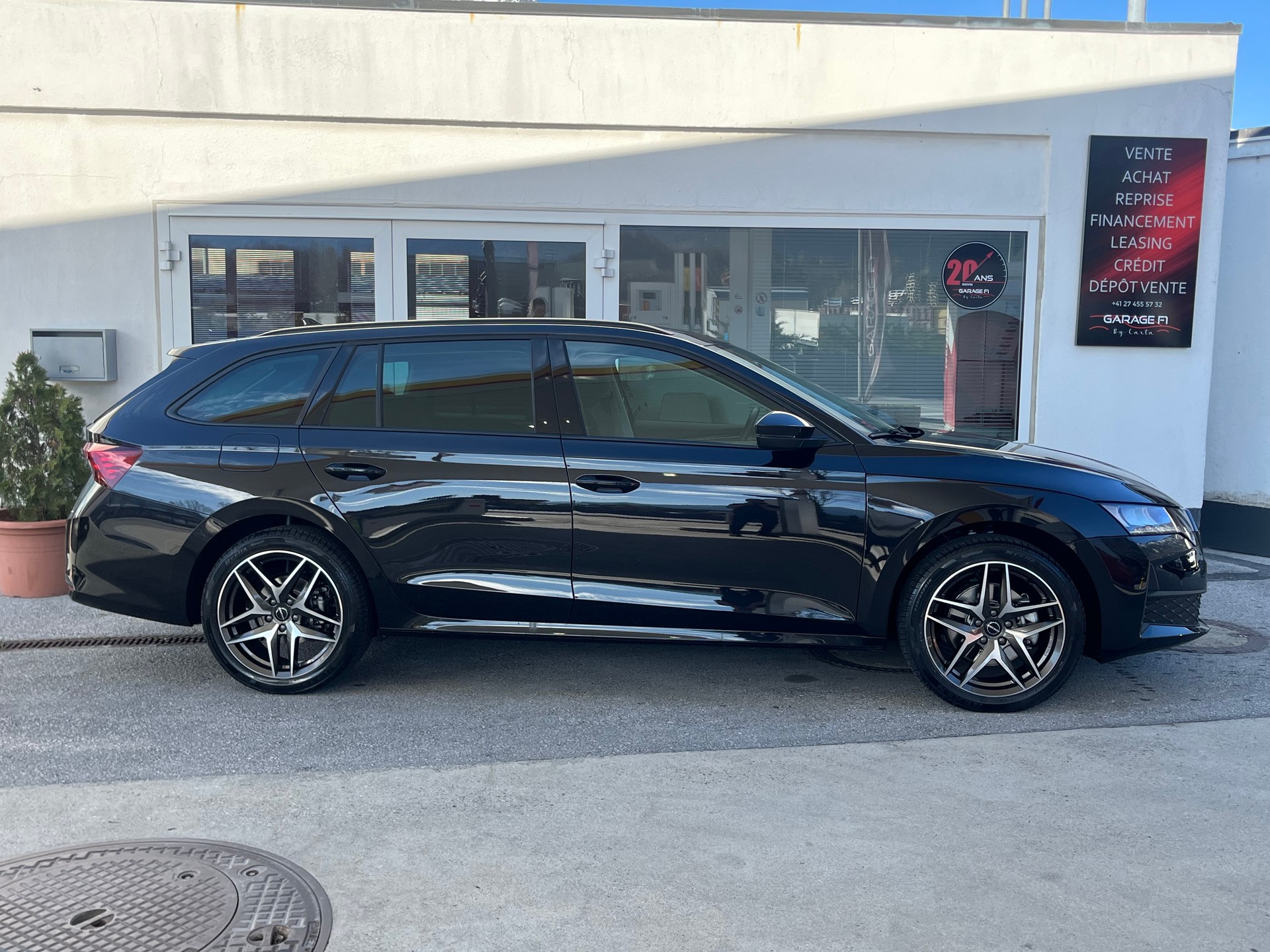 SKODA Octavia Combi 2.0 TSI DSG Selection 4x4-image-4