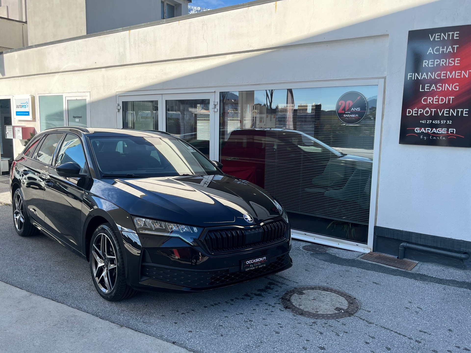 SKODA Octavia Combi 2.0 TSI DSG Selection 4x4-showroom-element-1