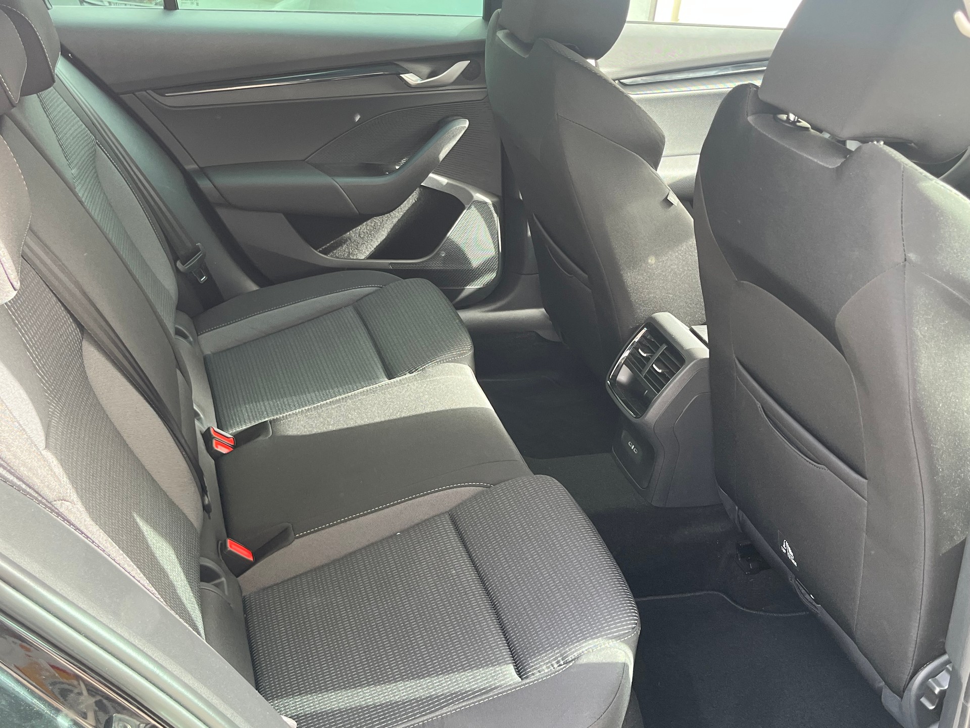 SKODA Octavia Combi 2.0 TSI DSG Selection 4x4-image-9