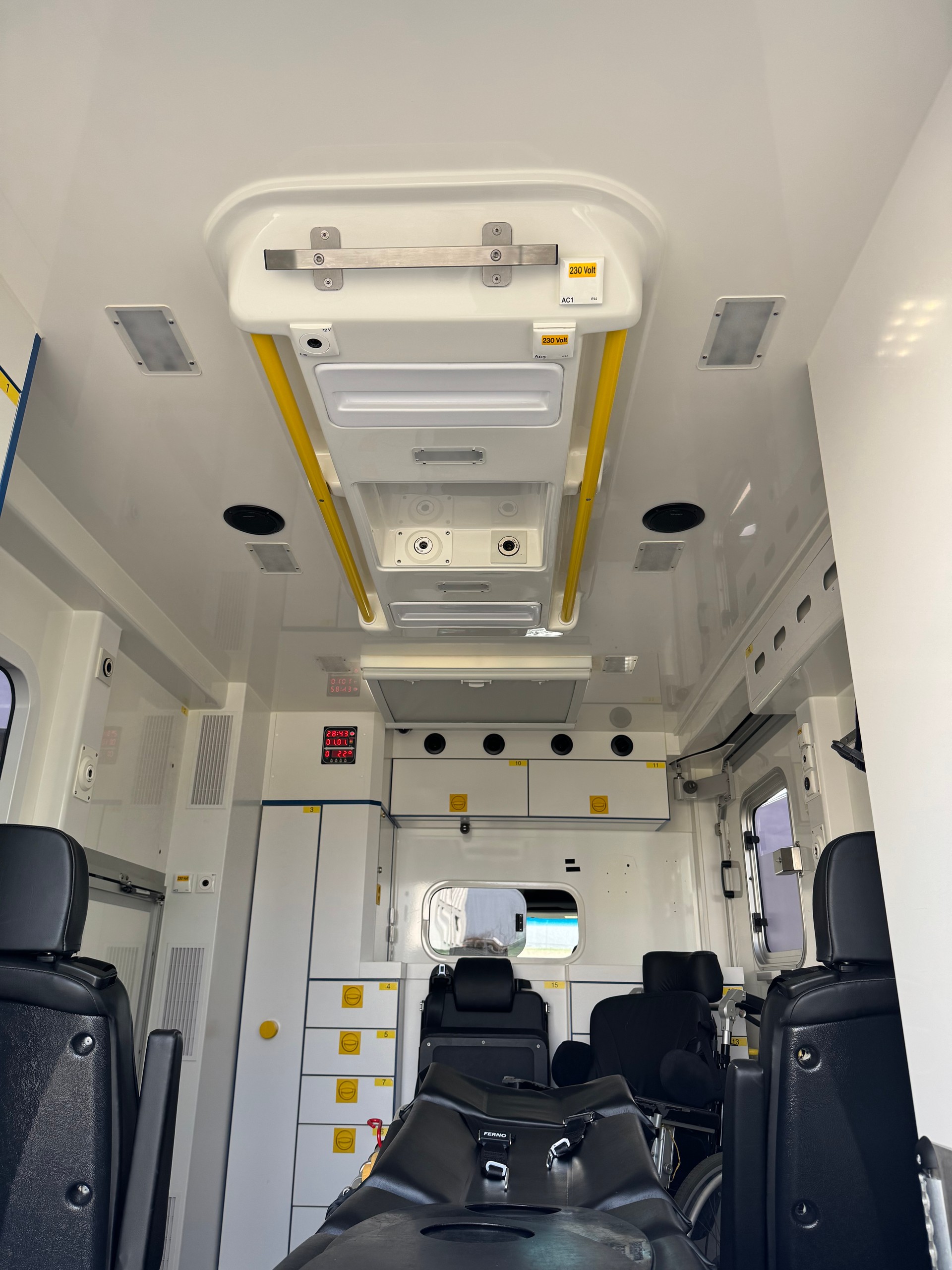 MERCEDES-BENZ Sprinter 519 CDI Lang 7G-TRONIC 4x4 Reduziert-image-9
