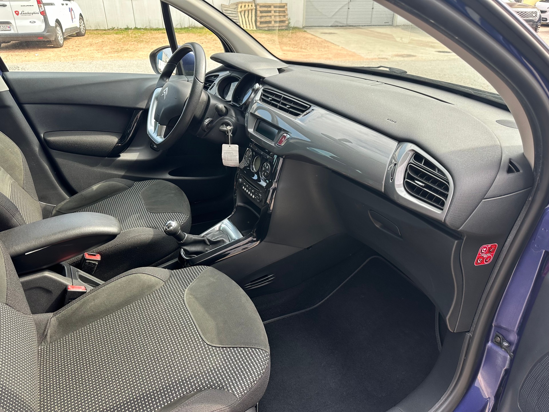 CITROEN C3 1.2i Exclusive-image-10