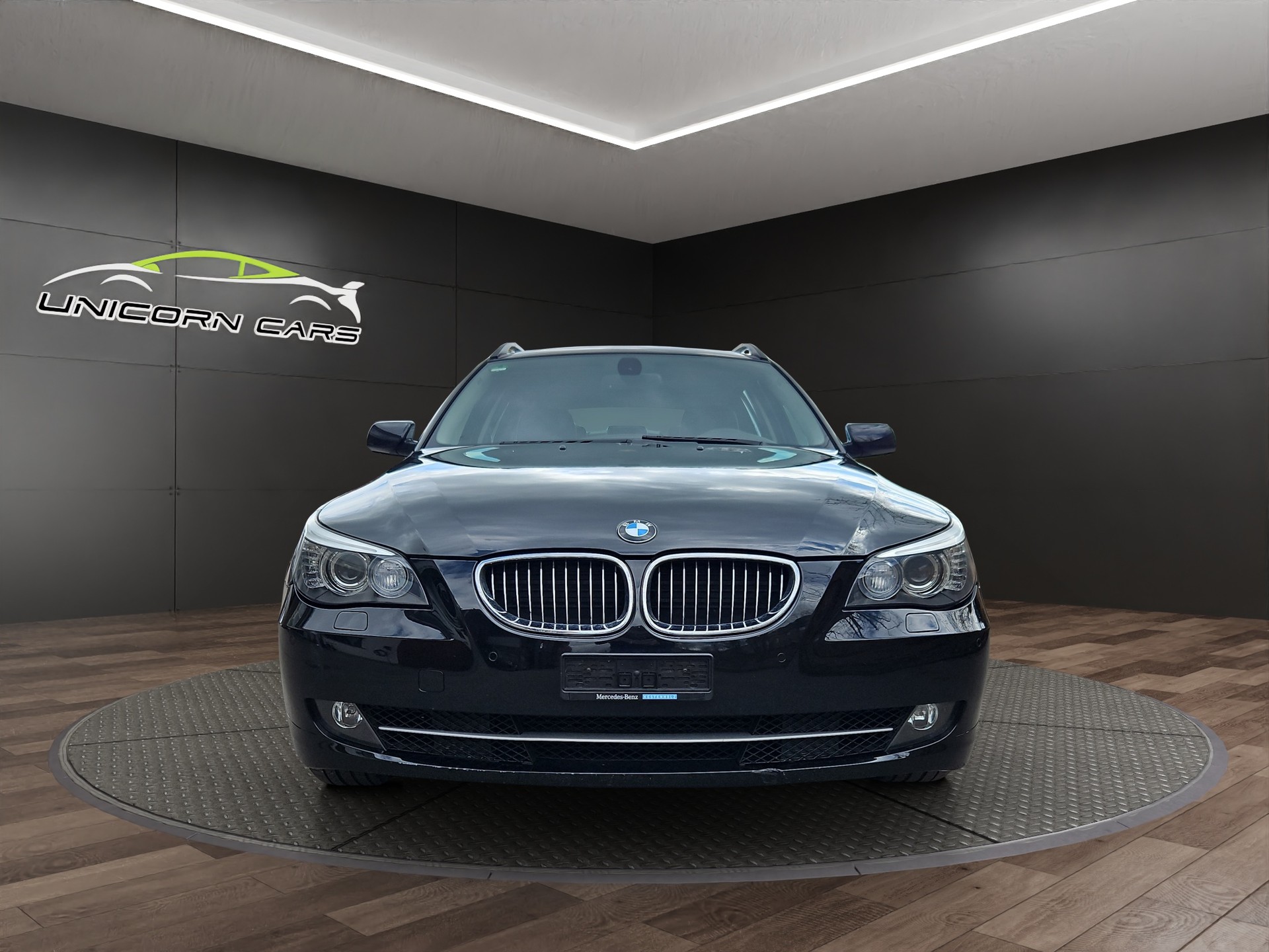 BMW 525d Touring Steptronic-showroom-element-1