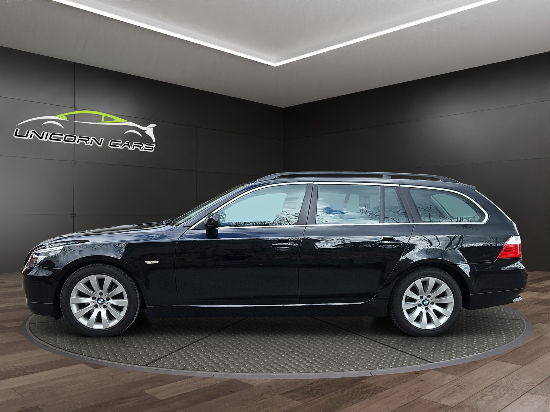 BMW 525d Touring Steptronic-showroom-element-3
