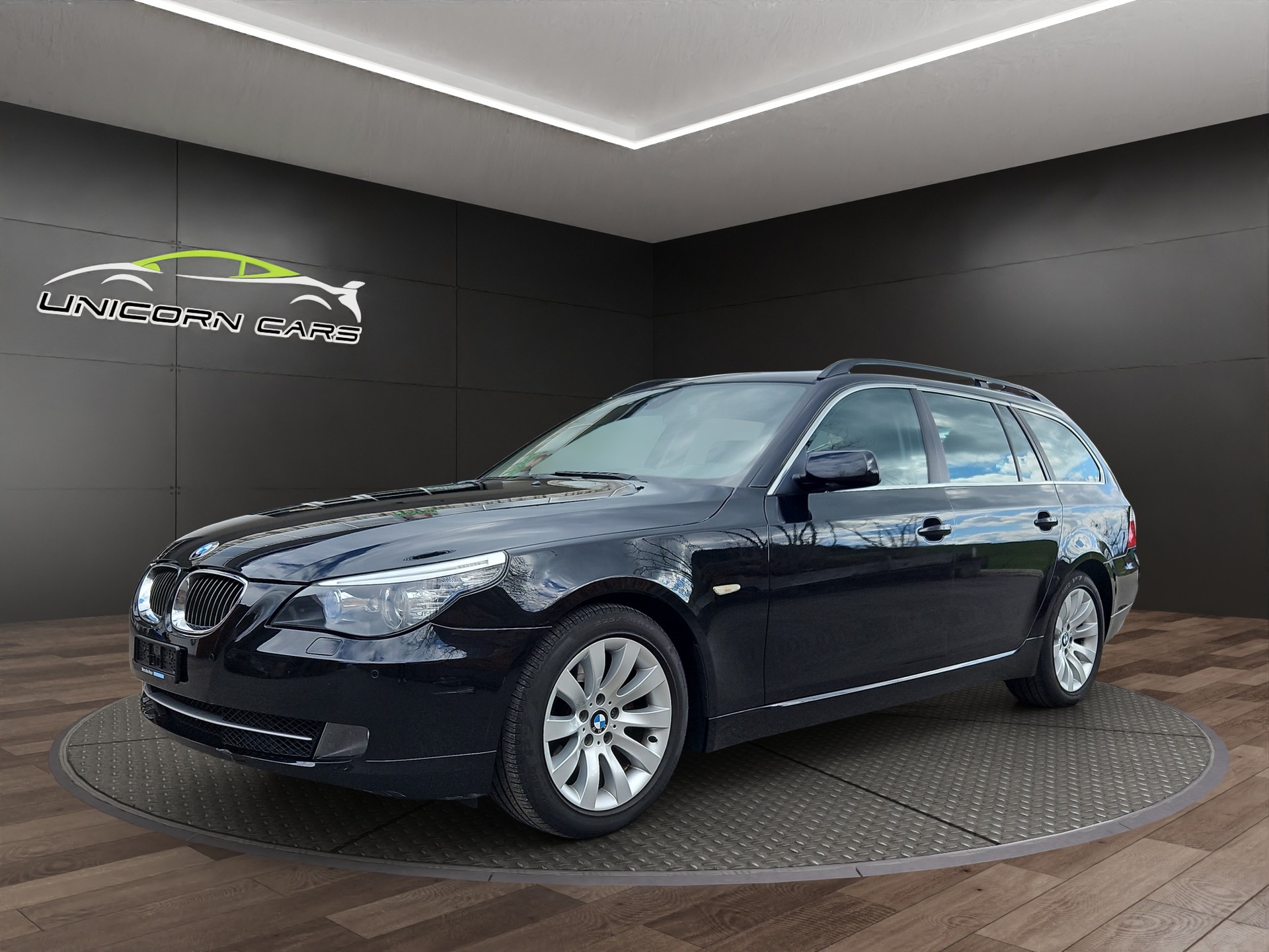 BMW 525d Touring Steptronic-showroom-element-2