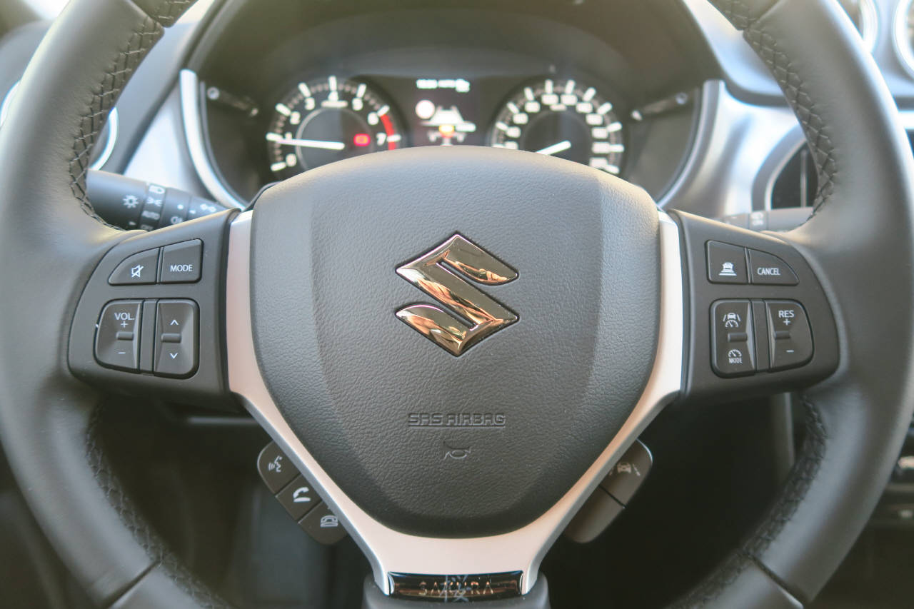 SUZUKI Vitara 1.4 T Sakura Hybrid 4x4-image-5