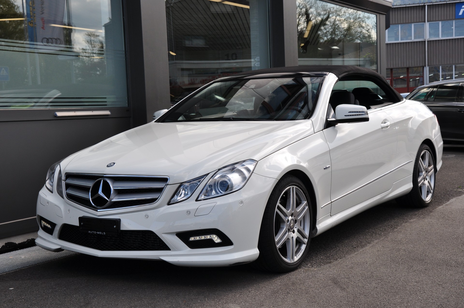 MERCEDES-BENZ E 250 CGI BlueEfficiency Automatic-showroom-element-1