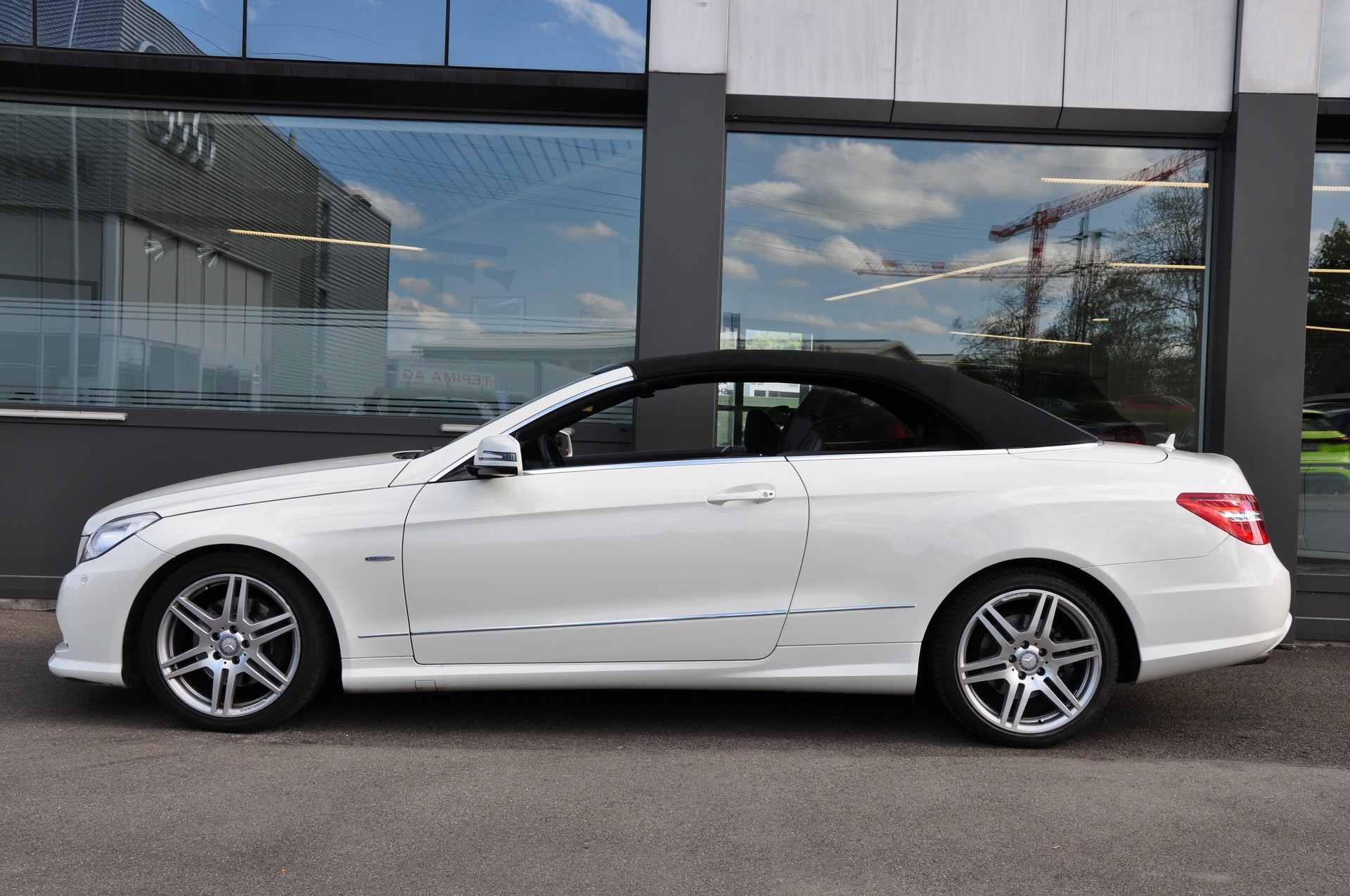 MERCEDES-BENZ E 250 CGI BlueEfficiency Automatic-image-4