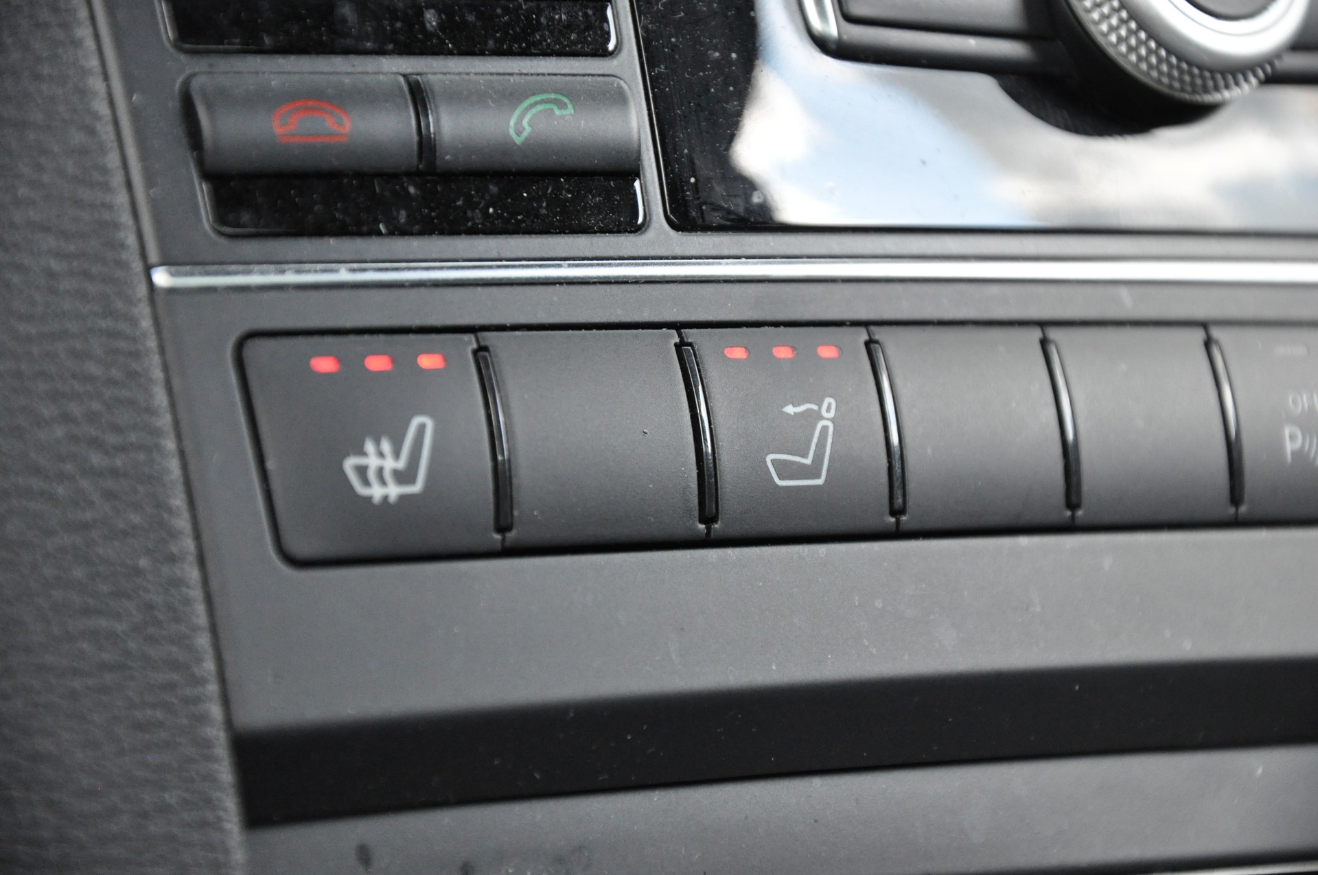 MERCEDES-BENZ E 250 CGI BlueEfficiency Automatic-image-12