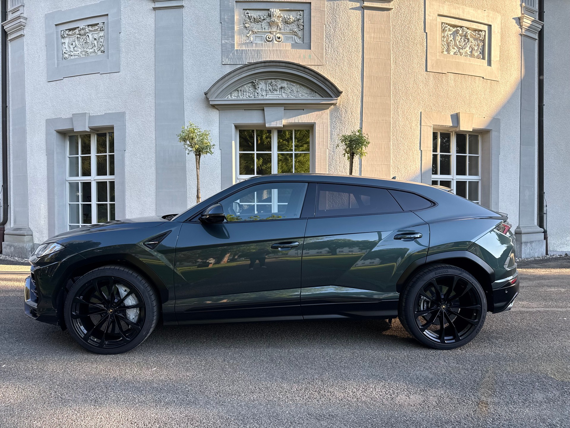 LAMBORGHINI Urus E-Gear-showroom-element-2