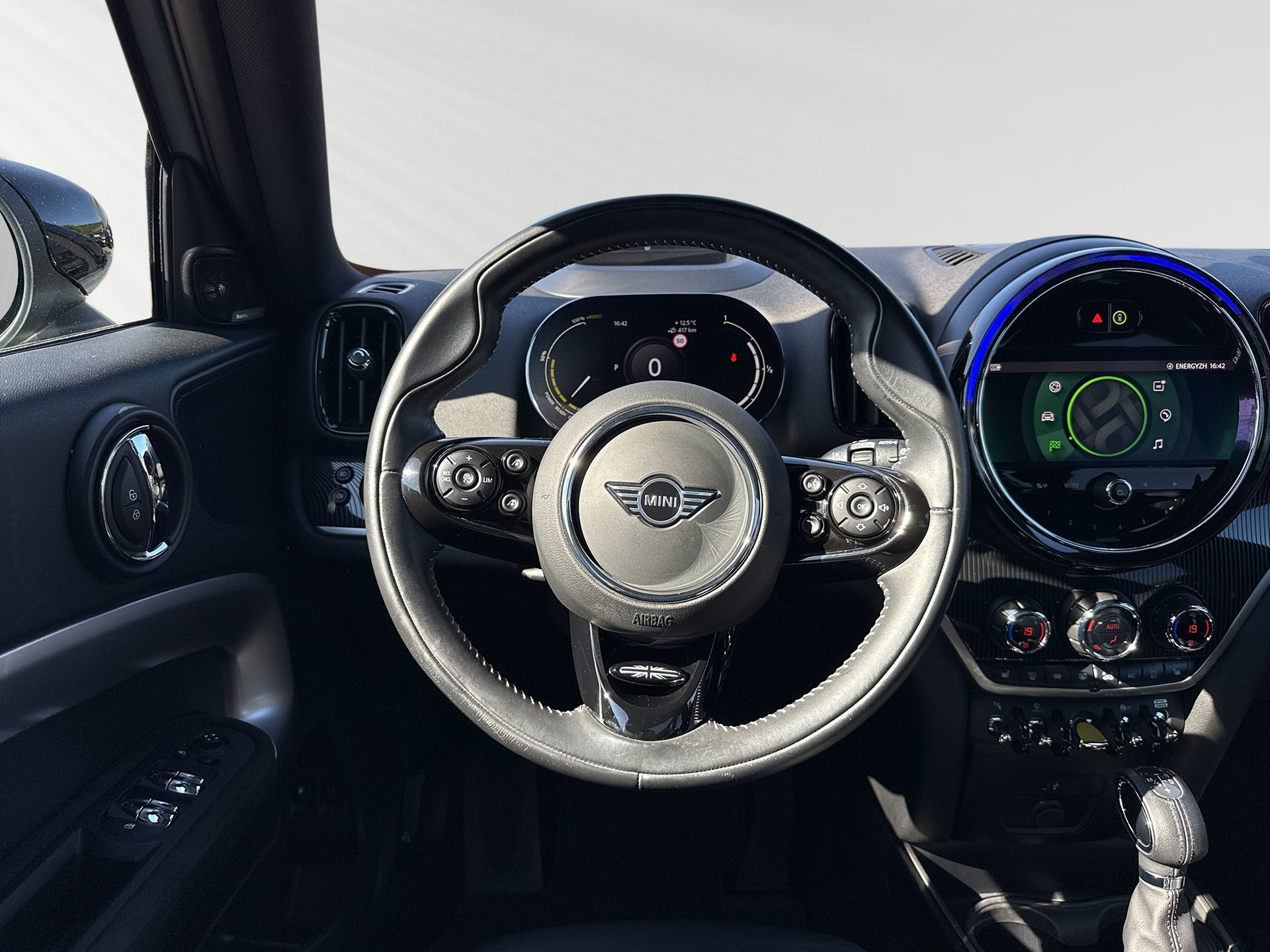 MINI Countryman Cooper SE ALL4 PHEV Steptronic-image-5