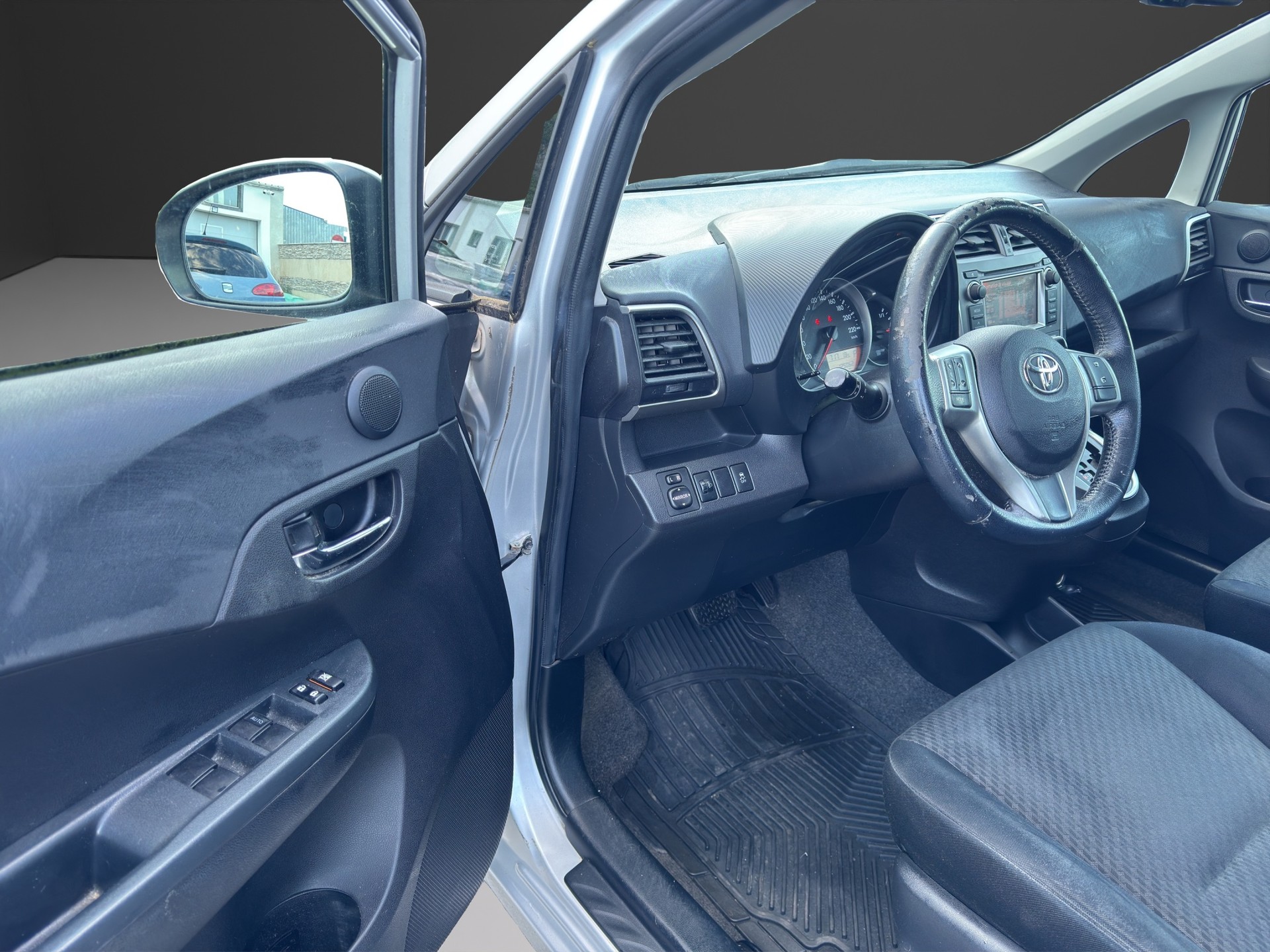 TOYOTA Verso-S 1.33 Linea Luna Multidrive S-image-9