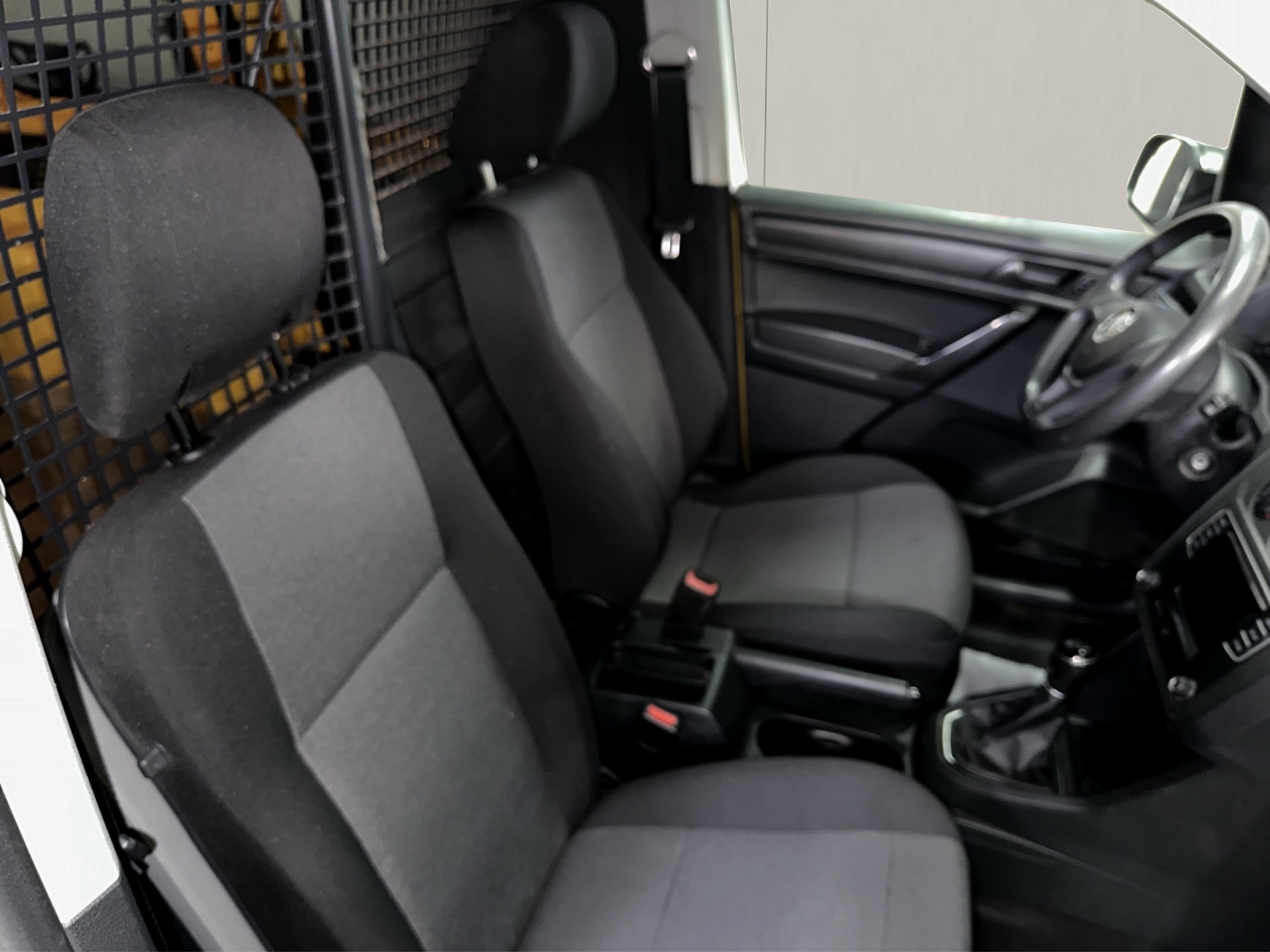 VW Caddy 1.0TSI BlueMotion Technology-image-9