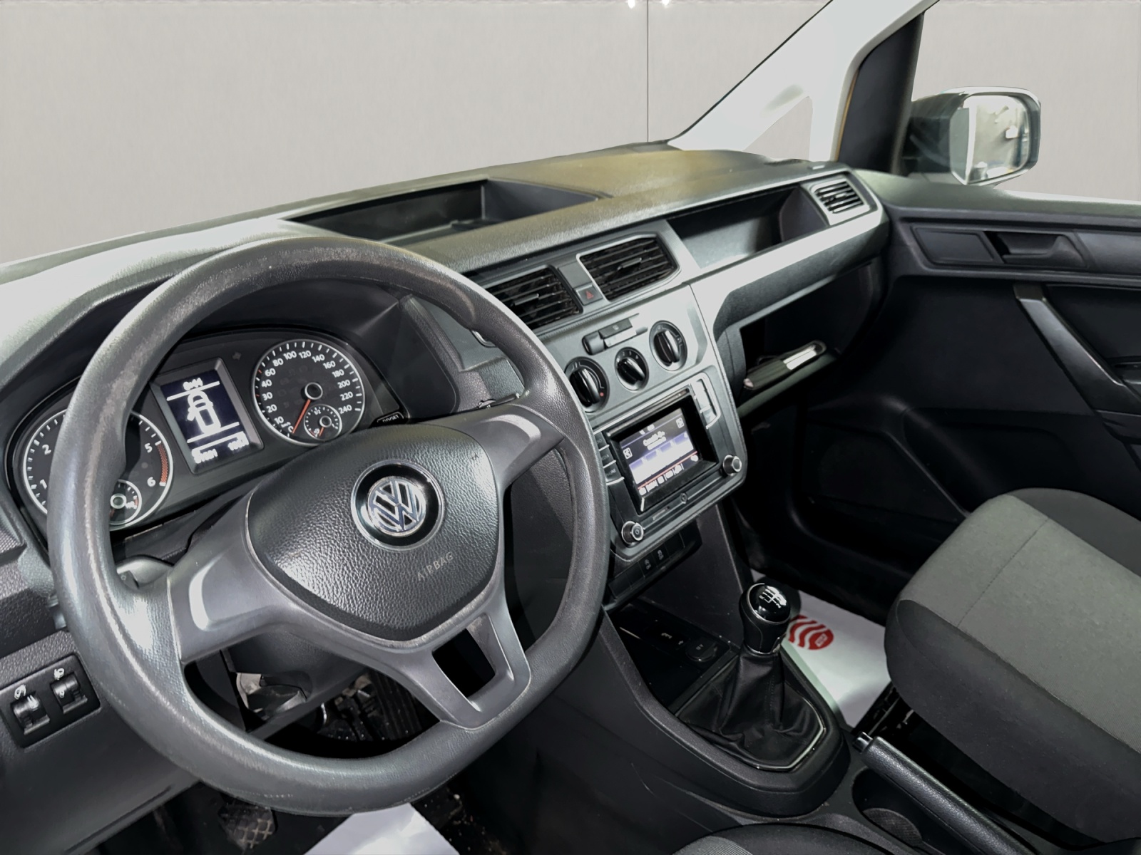 VW Caddy 1.0TSI BlueMotion Technology-image-8