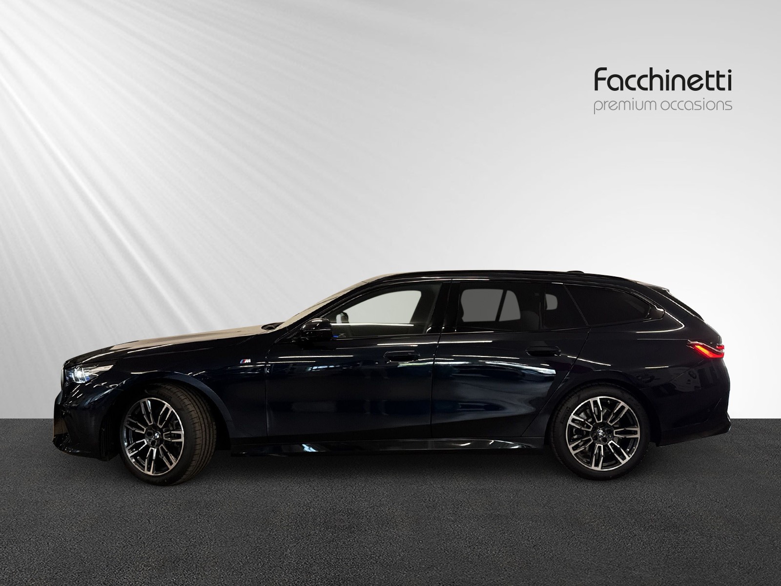 BMW 520d xDrive 48V Touring M Sport Steptronic-showroom-element-1