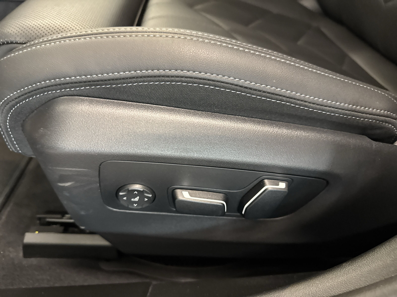 BMW 520d xDrive 48V Touring M Sport Steptronic-image-18