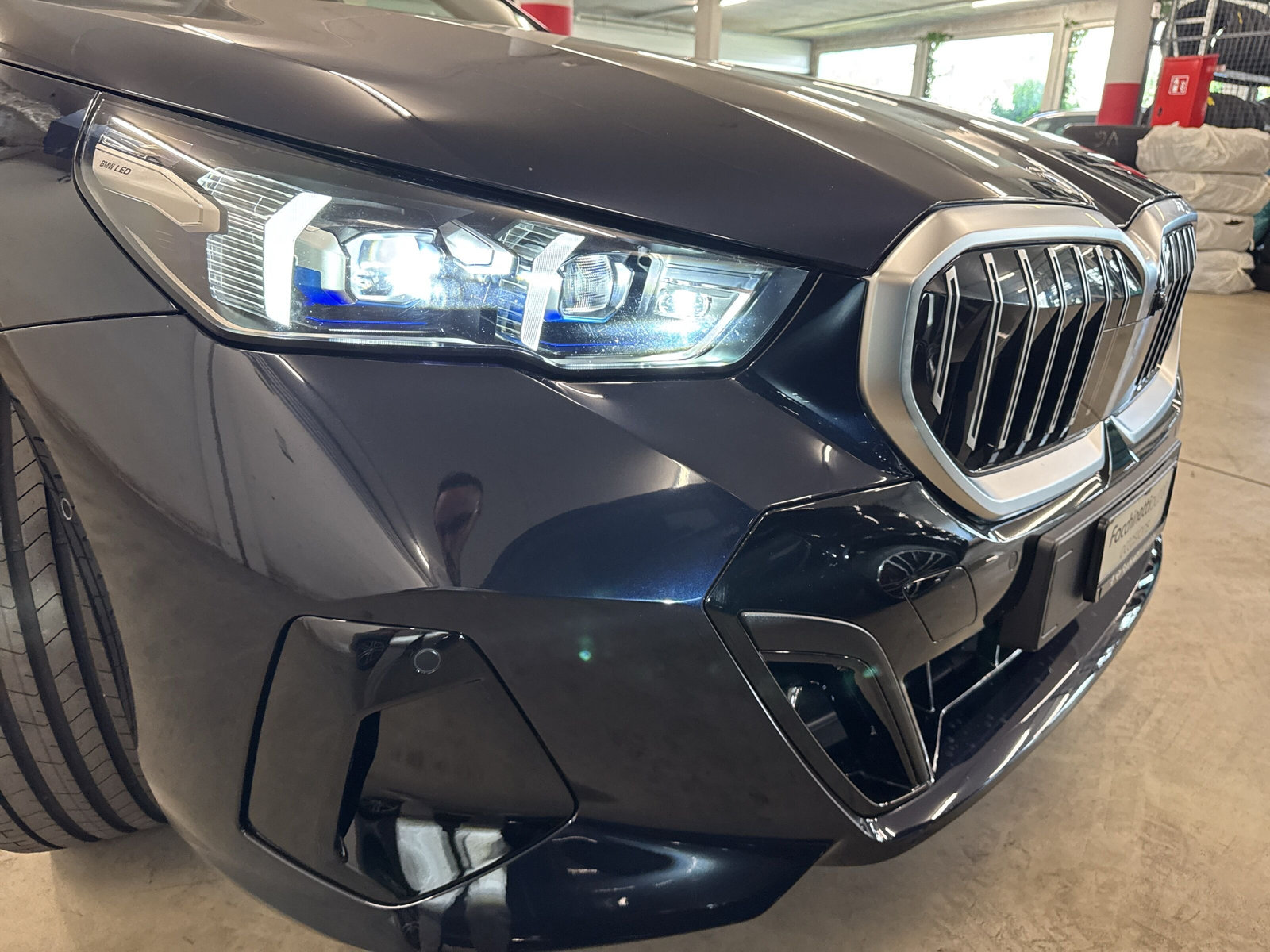 BMW 520d xDrive 48V Touring M Sport Steptronic-image-17