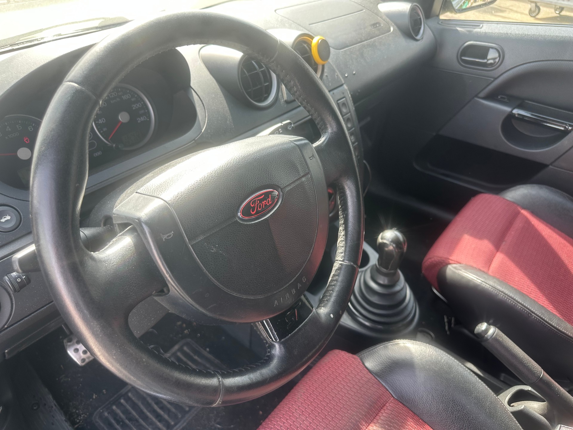 FORD Fiesta 2.0 16V ST-image-8