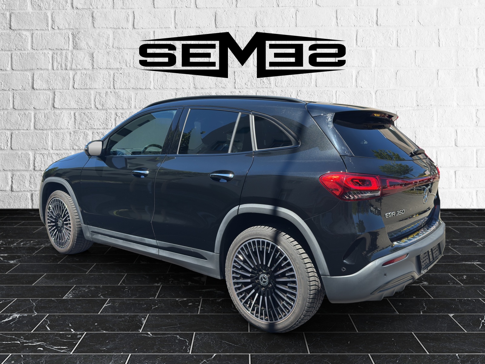 MERCEDES-BENZ EQA 350 AMG Line 4Matic-showroom-element-2