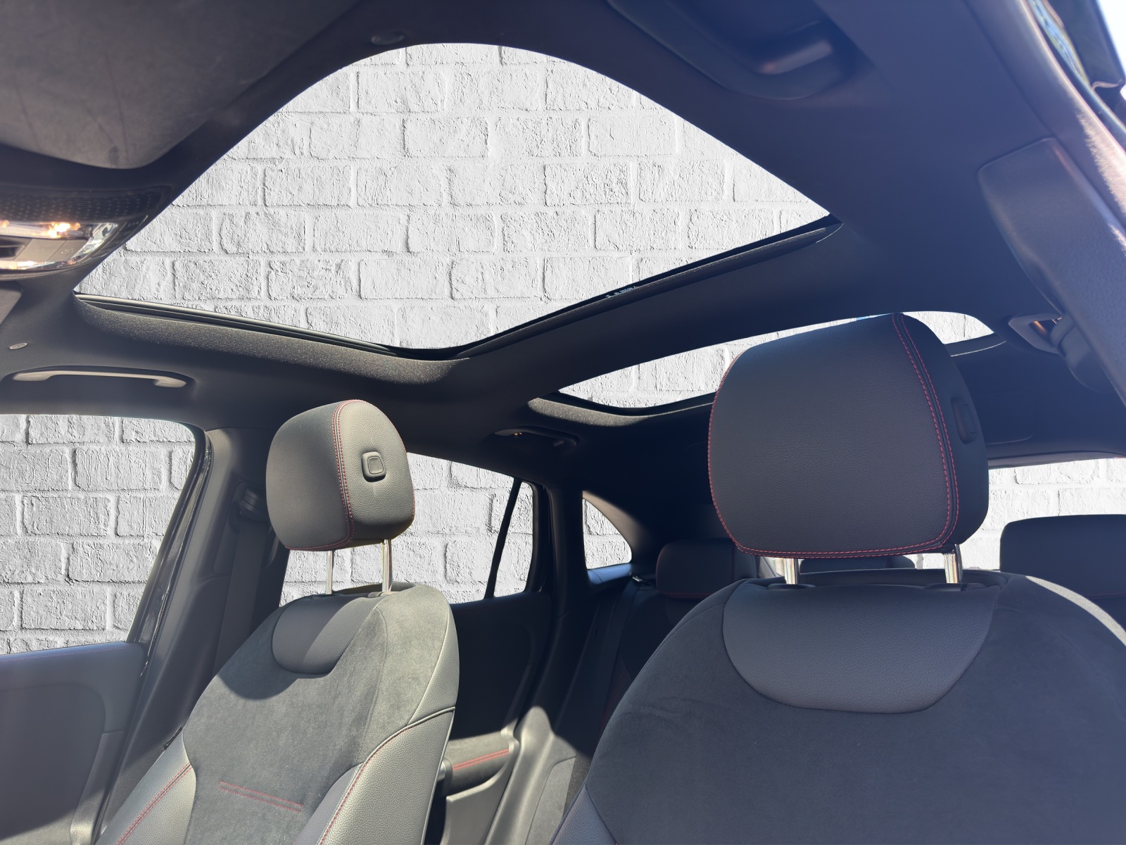 MERCEDES-BENZ EQA 350 AMG Line 4Matic-image-11