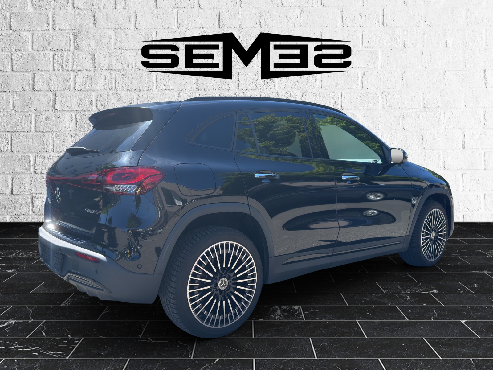 MERCEDES-BENZ EQA 350 AMG Line 4Matic-image-4