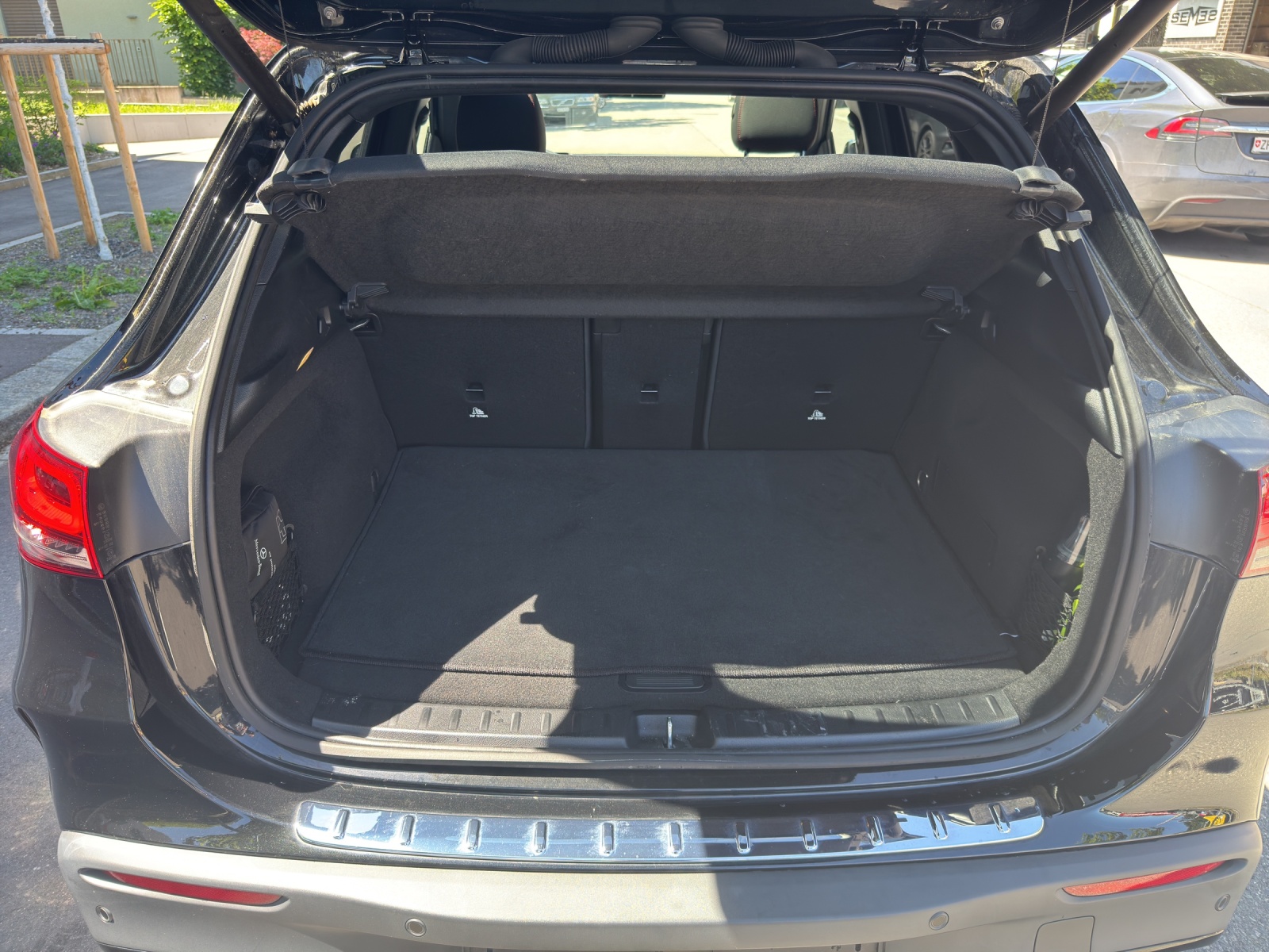 MERCEDES-BENZ EQA 350 AMG Line 4Matic-image-29