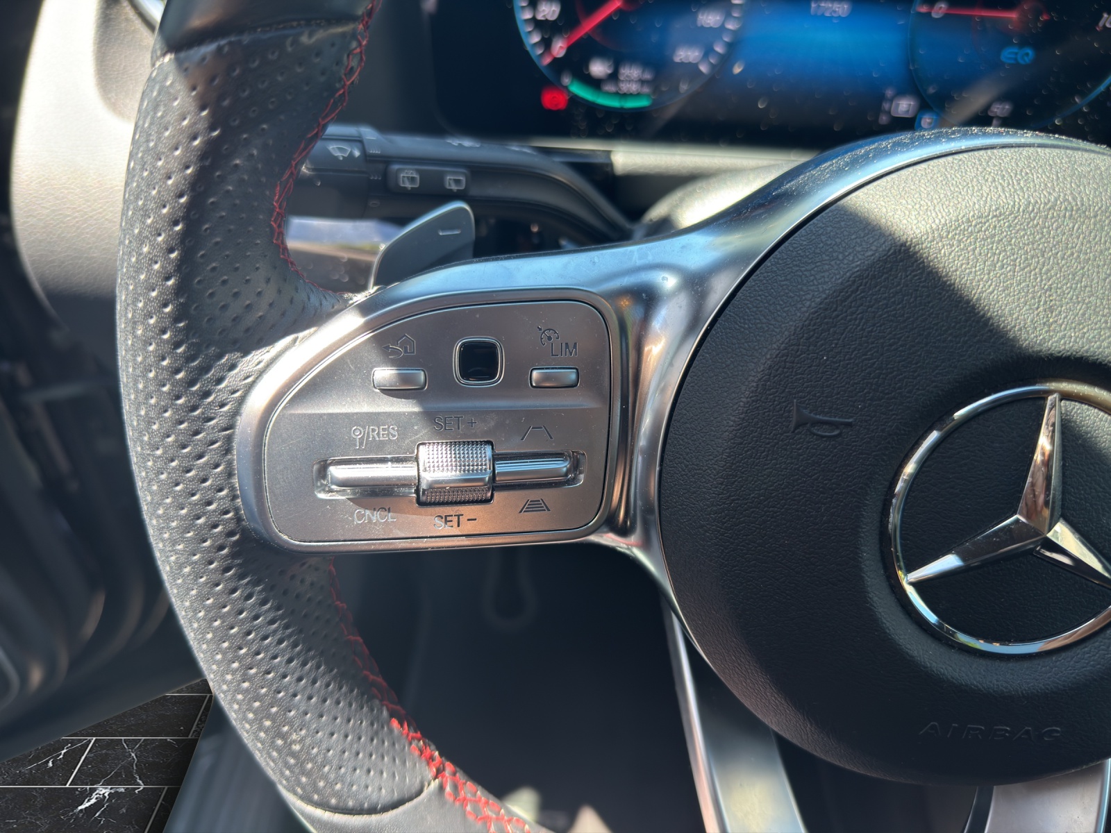MERCEDES-BENZ EQA 350 AMG Line 4Matic-image-17