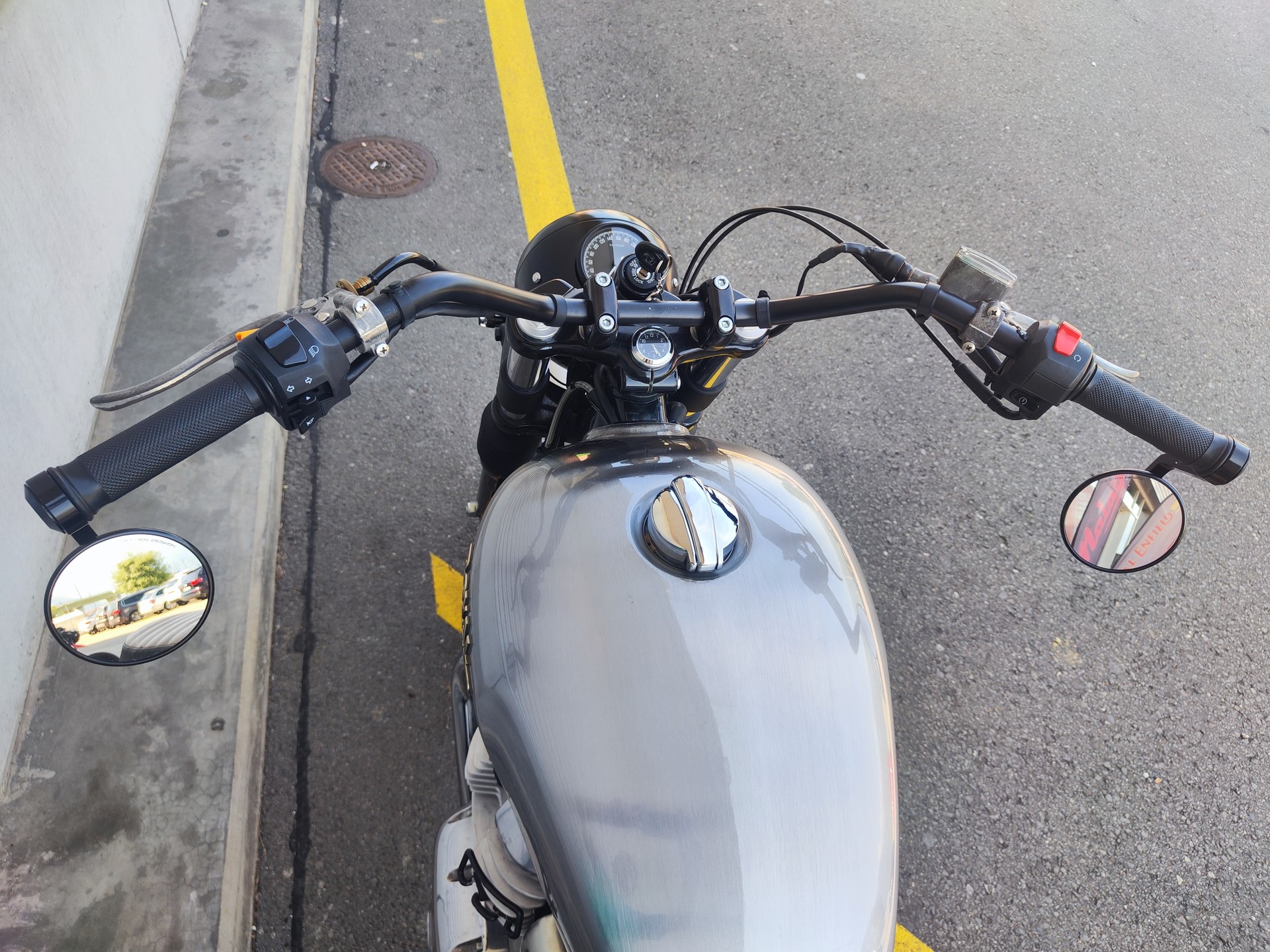 ROYAL ENFIELD Interceptor 650 Custom-image-4