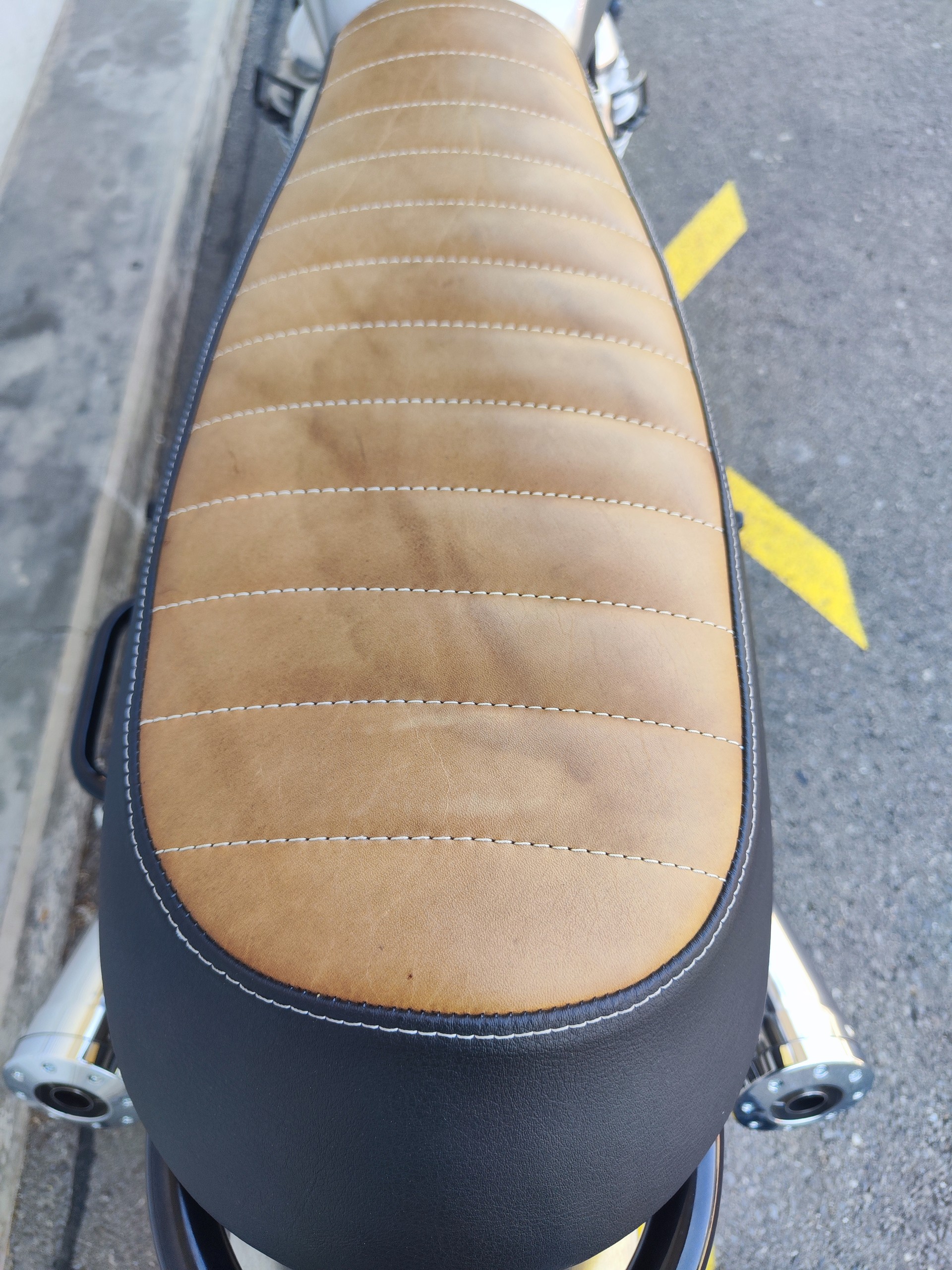ROYAL ENFIELD Interceptor 650 Custom-image-8