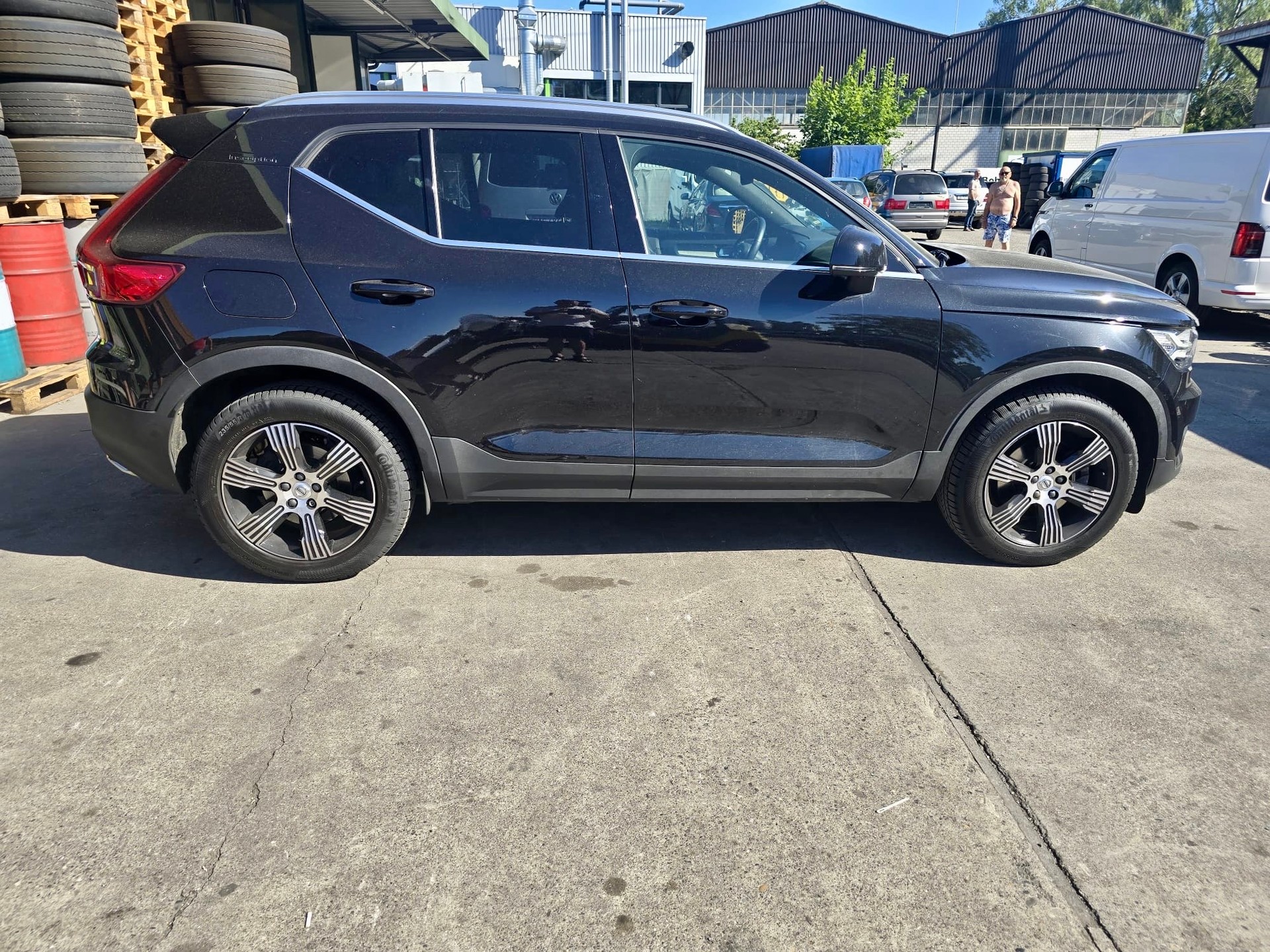 VOLVO XC40 D4 AWD Momentum Geartronic-image-2