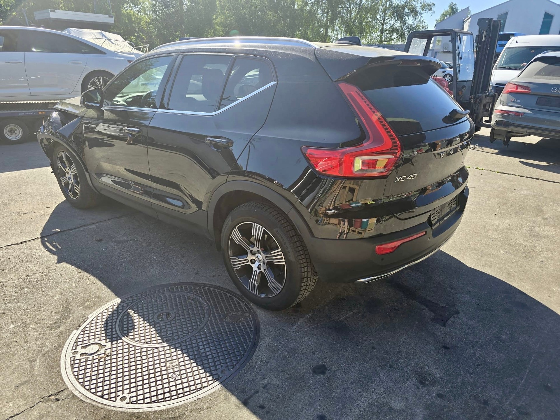 VOLVO XC40 D4 AWD Momentum Geartronic-image-4