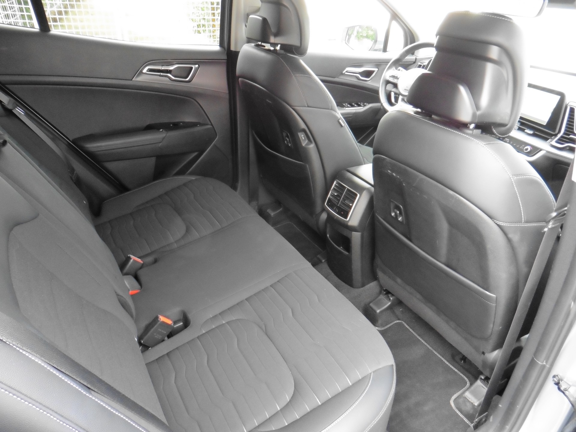 KIA Sportage 1.6T-GDi HEV Style 4x4 A-image-21