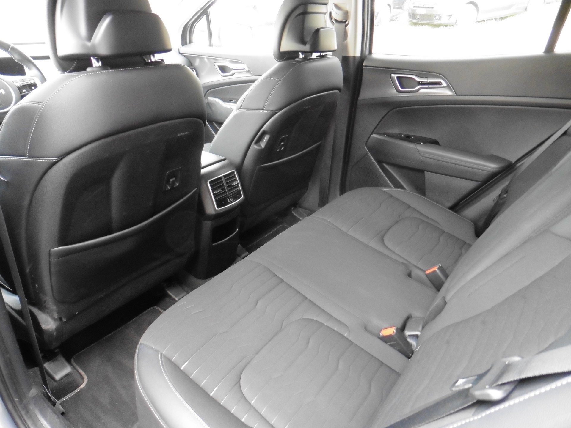 KIA Sportage 1.6T-GDi HEV Style 4x4 A-image-22