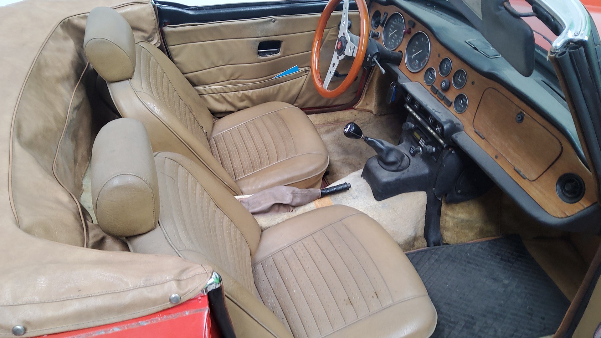 TRIUMPH TR6-image-8