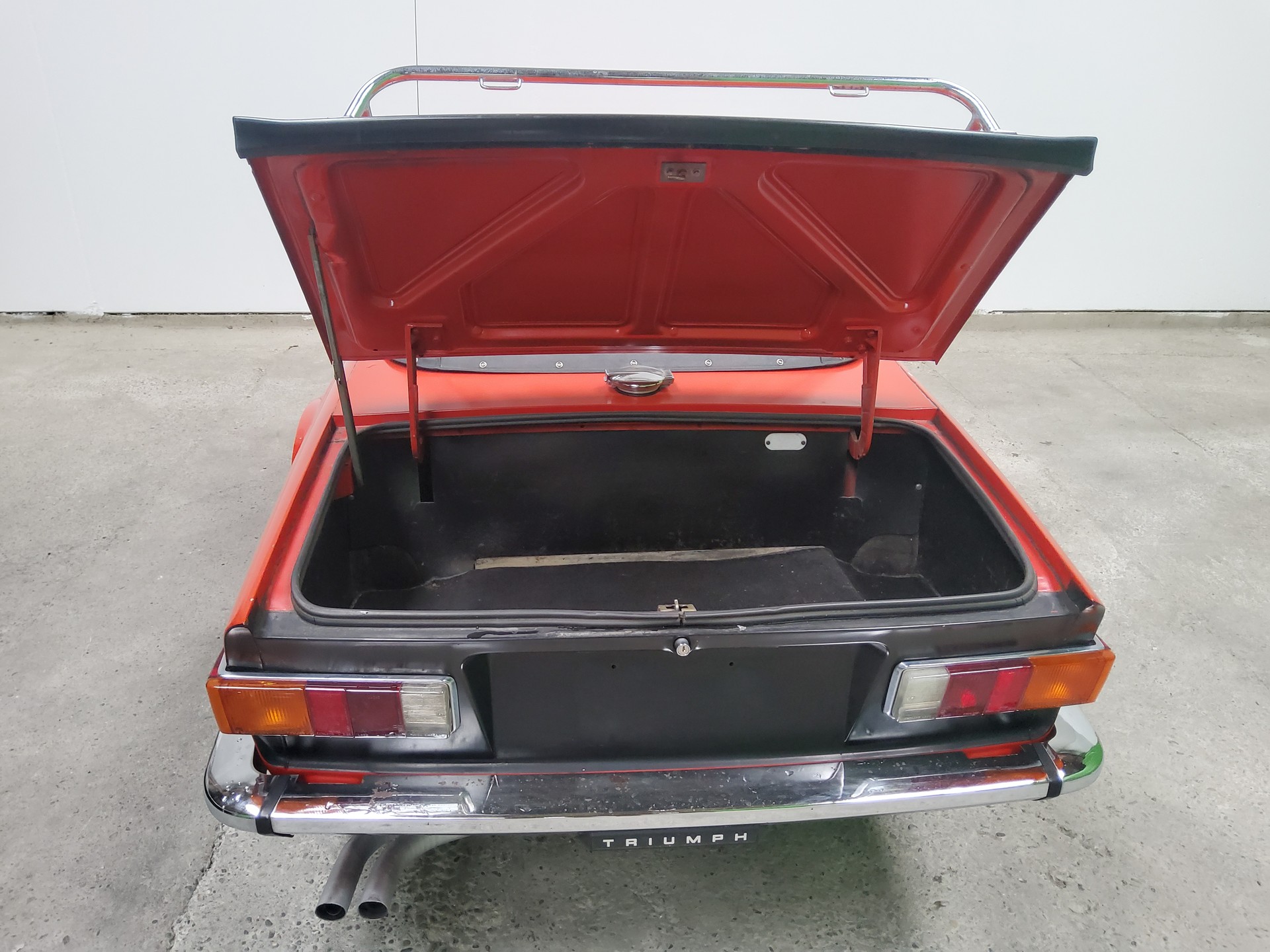 TRIUMPH TR6-image-4