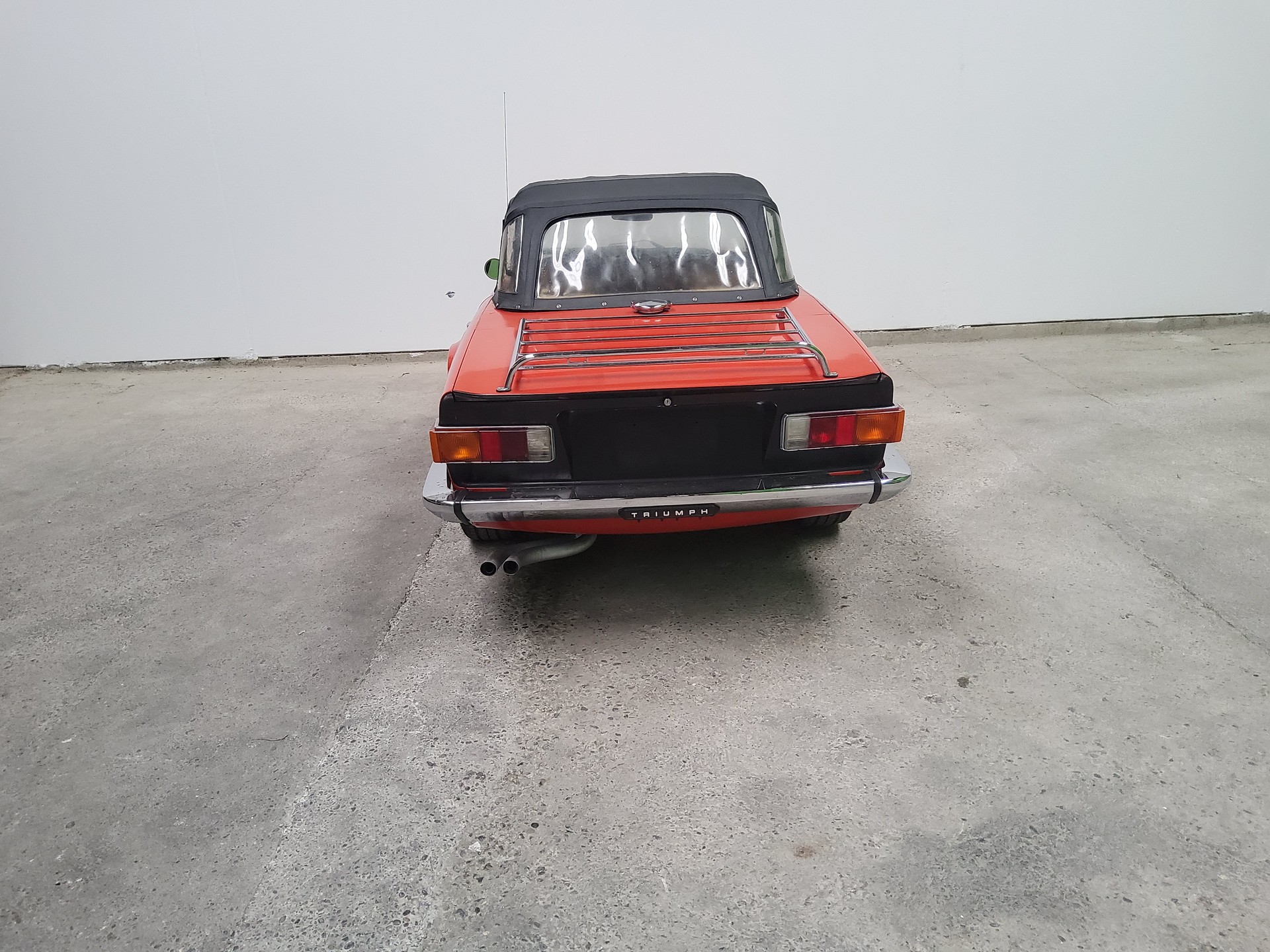 TRIUMPH TR6-showroom-element-2
