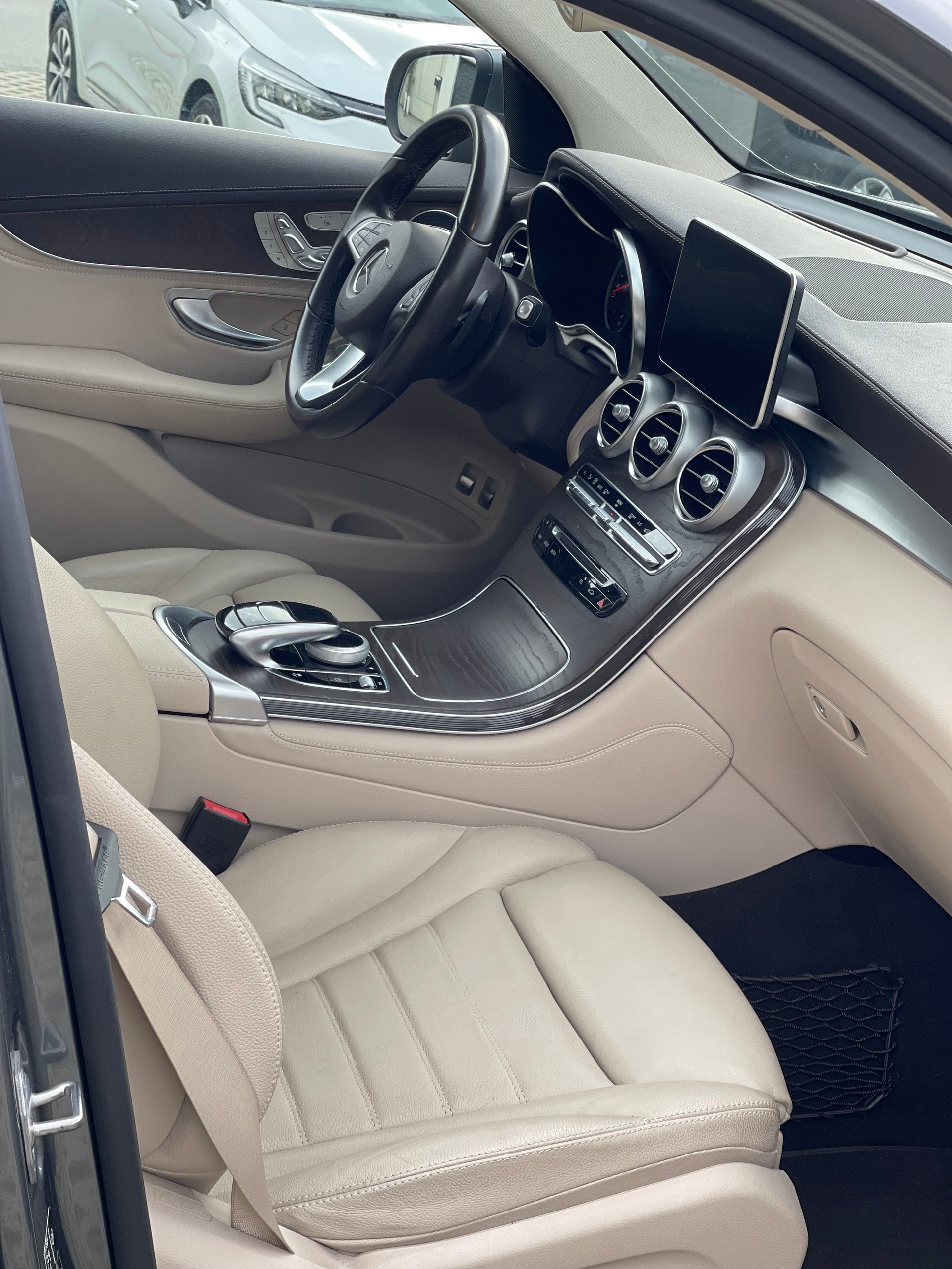 MERCEDES-BENZ GLC 250 d AMG Line 4m 9G-Tronic-image-9