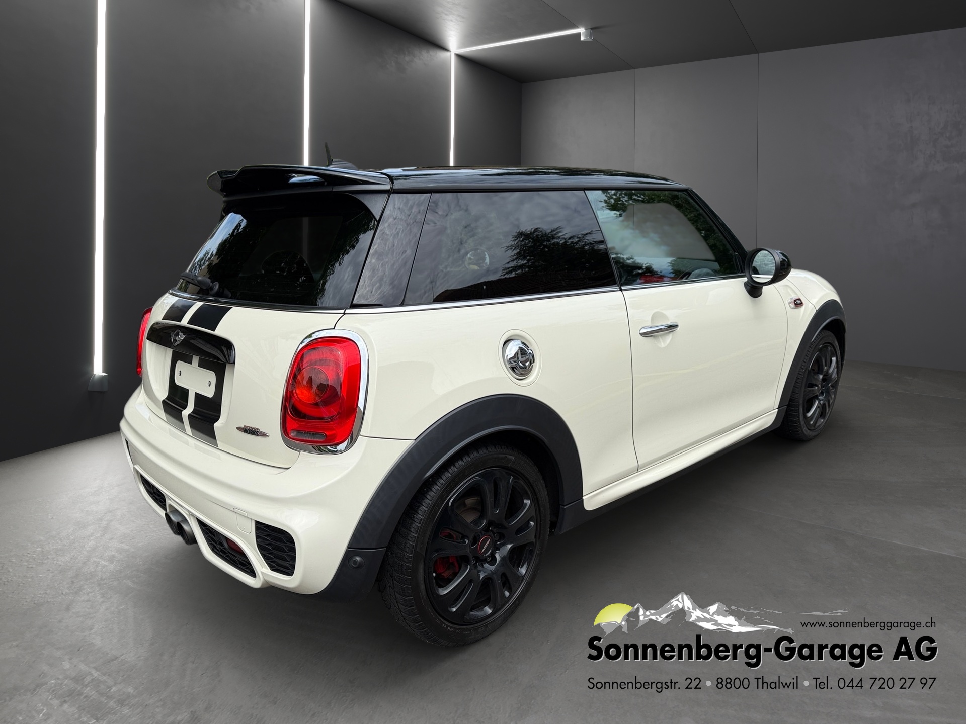 MINI Cooper John Cooper Works-showroom-element-2