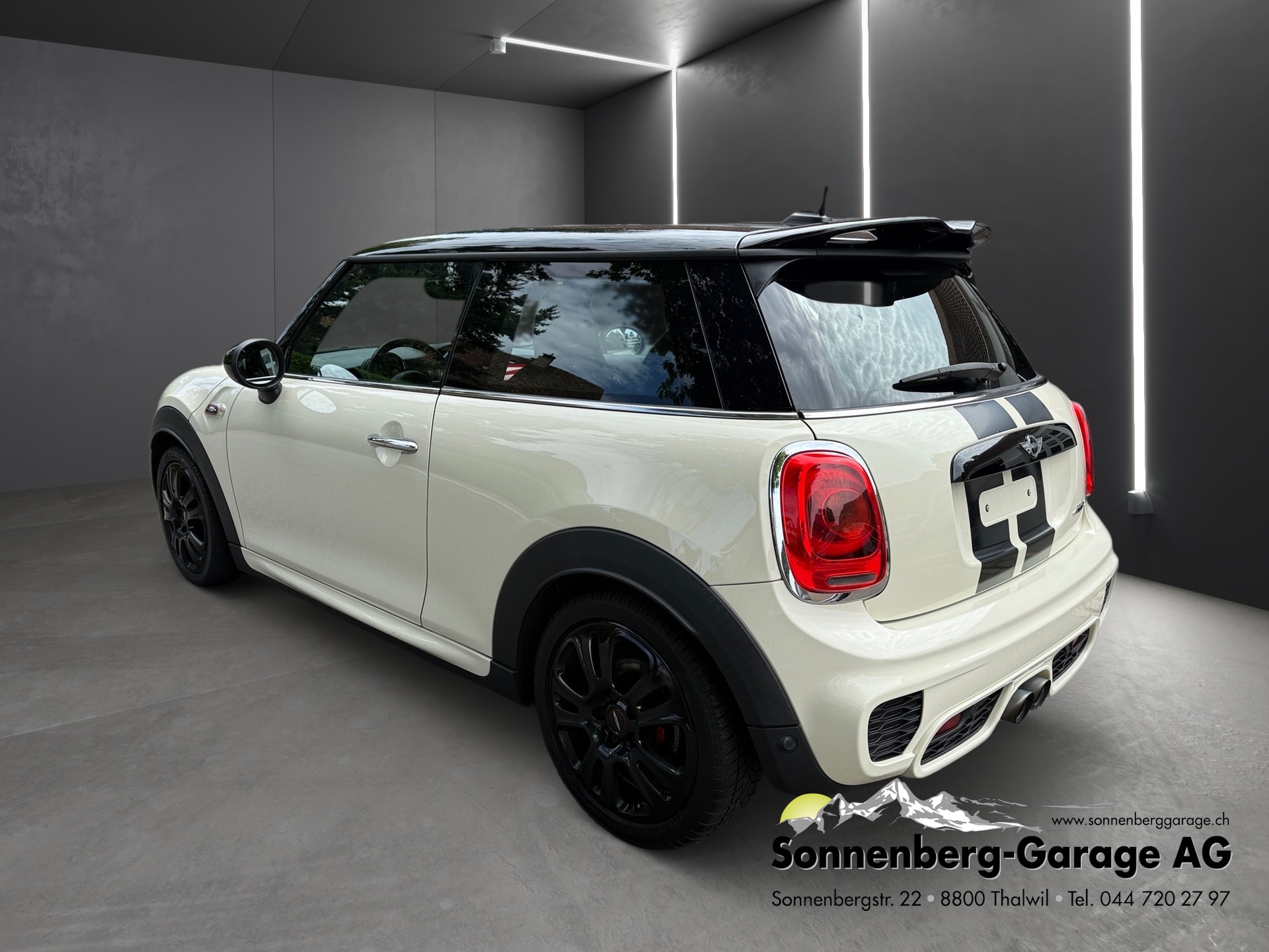 MINI Cooper John Cooper Works-showroom-element-3