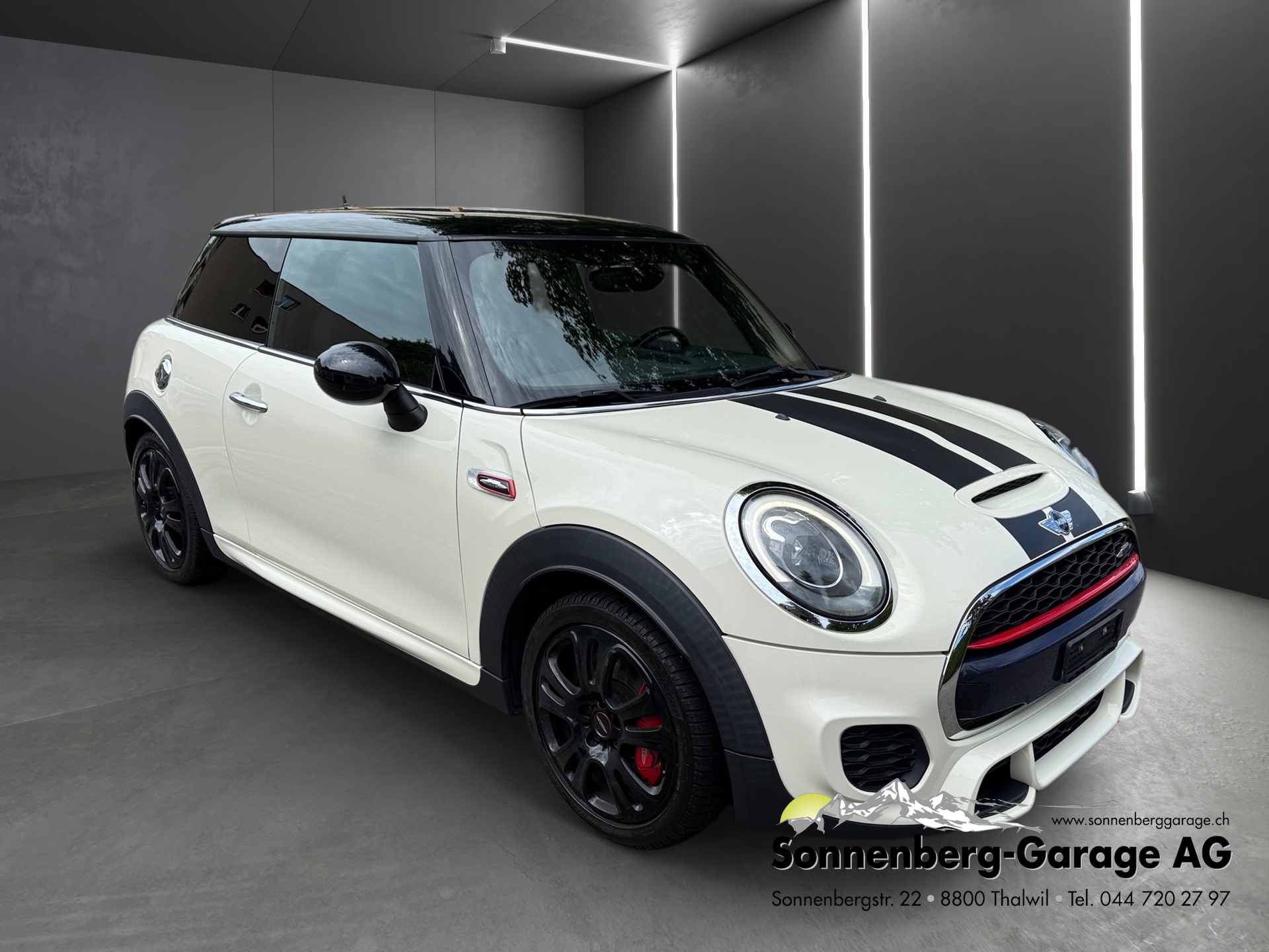 MINI Cooper John Cooper Works-showroom-element-1