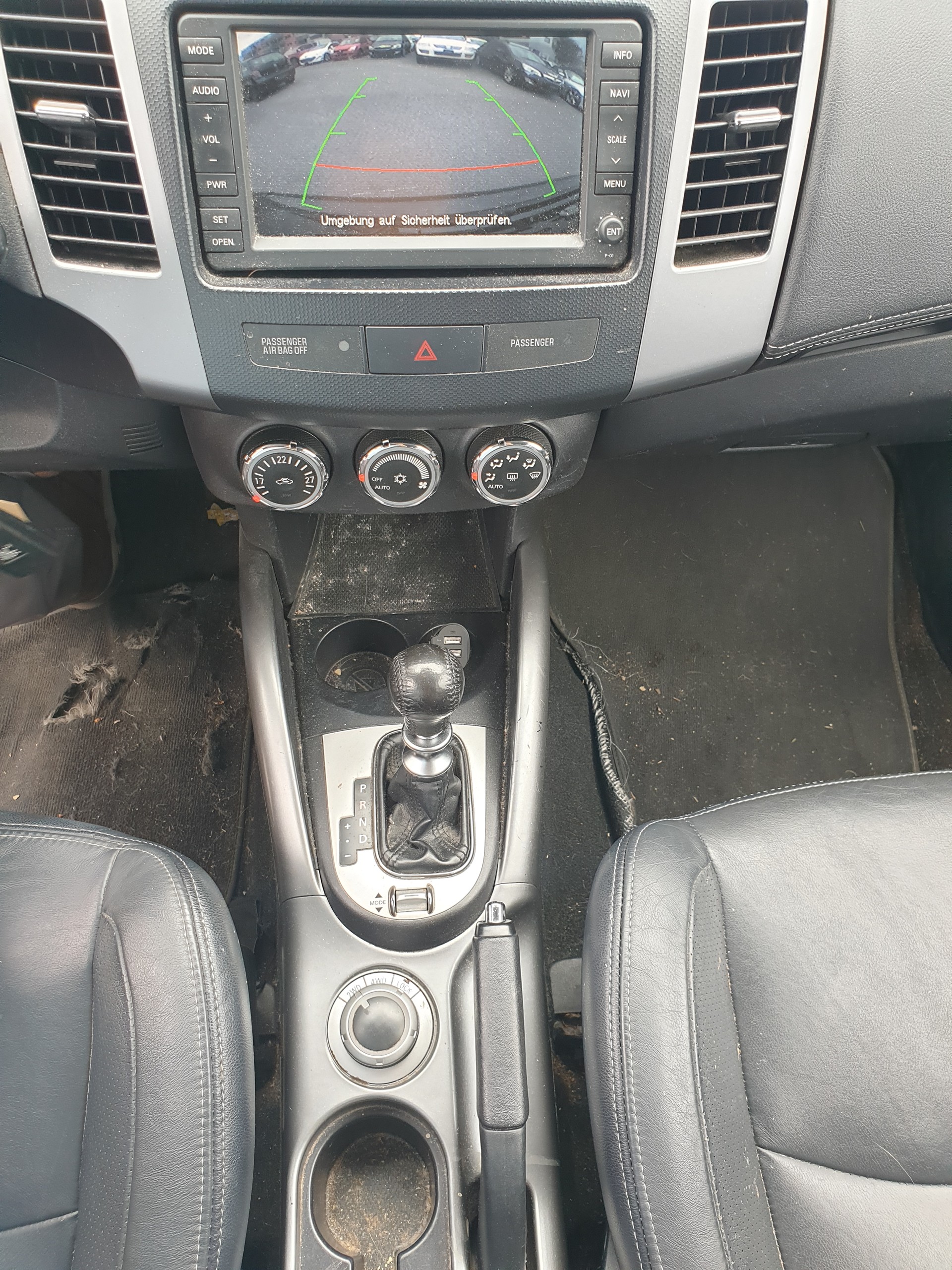 PEUGEOT 4007 2.2 HDi Platinum Edition DCS6-image-9