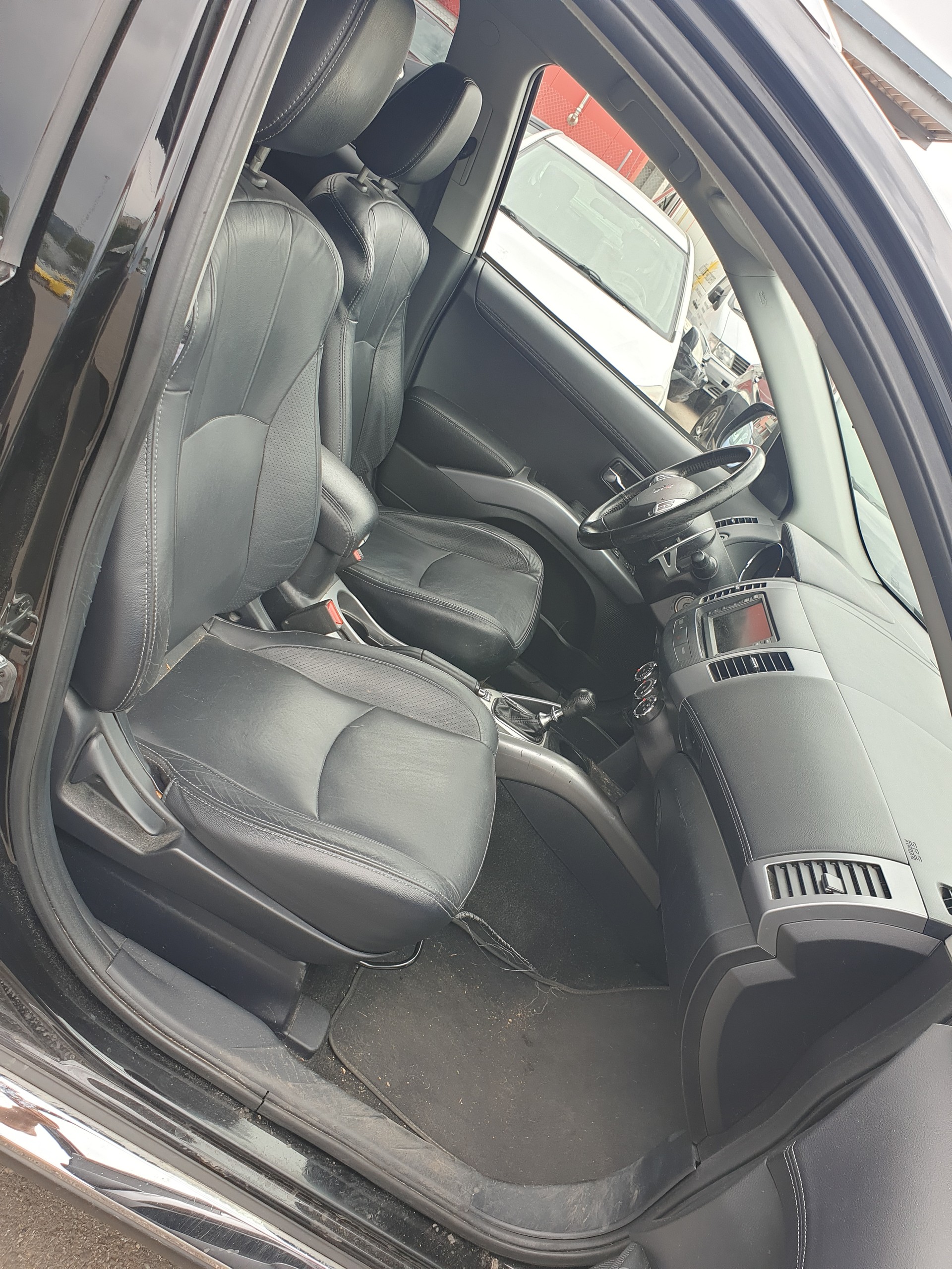 PEUGEOT 4007 2.2 HDi Platinum Edition DCS6-image-14