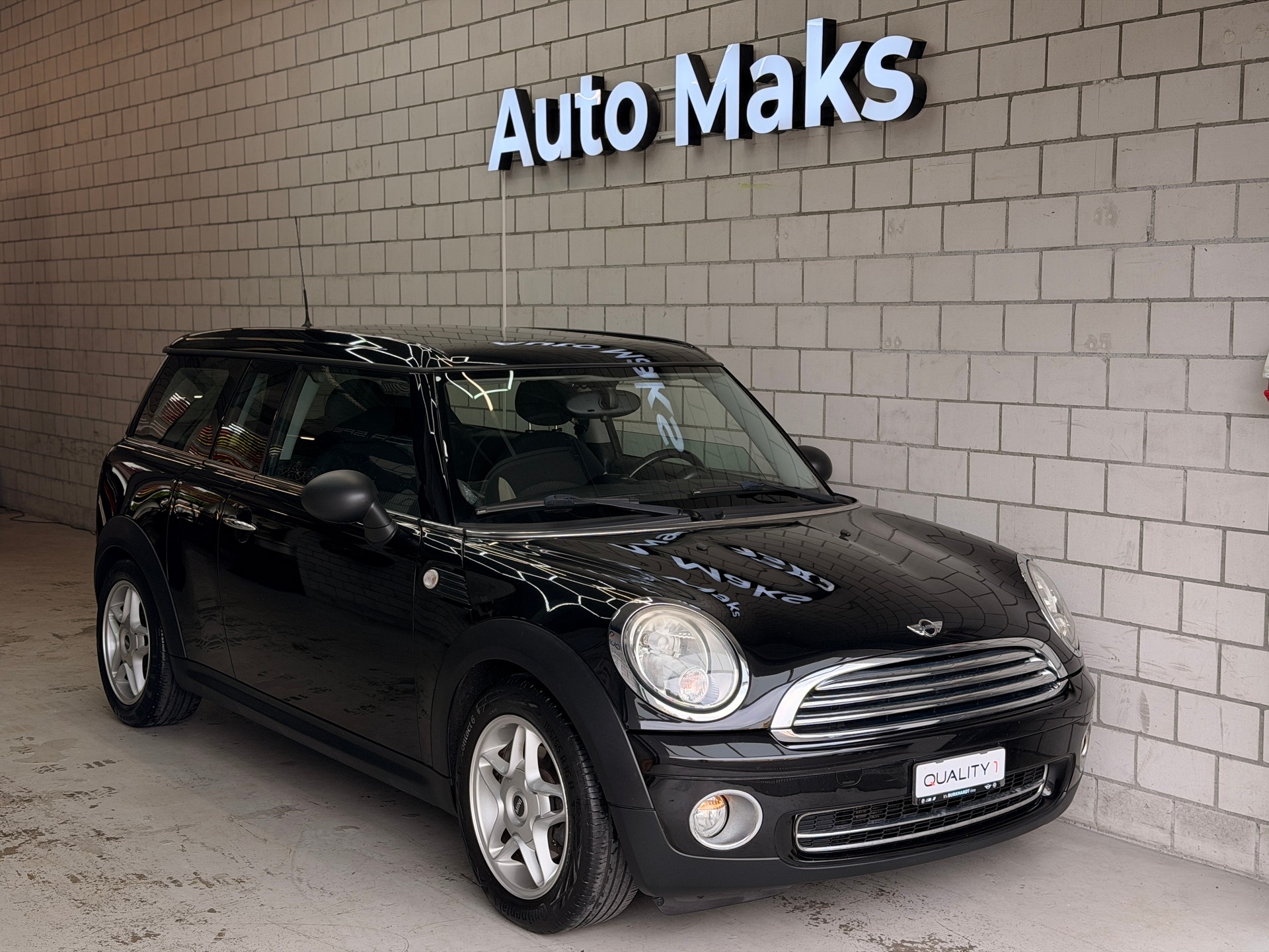 MINI Clubman One-showroom-element-1