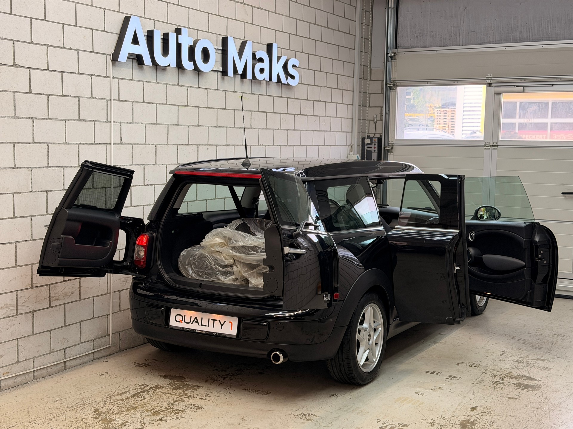 MINI Clubman One-showroom-element-3