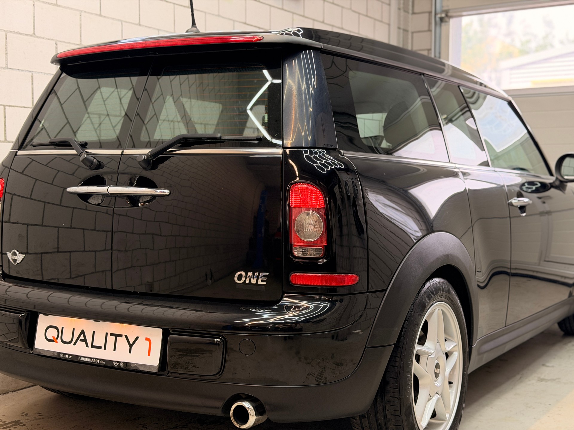 MINI Clubman One-showroom-element-2