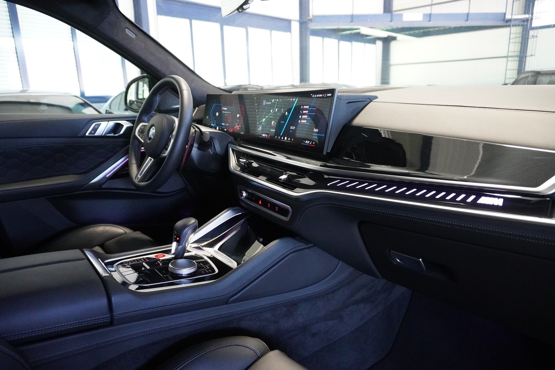 BMW X6M Steptronic M Competition // MASSAGE SITZE // WERKSGARANTIE BIS 05.2028 // PANORAMA GLASDACH // AHK //-image-5