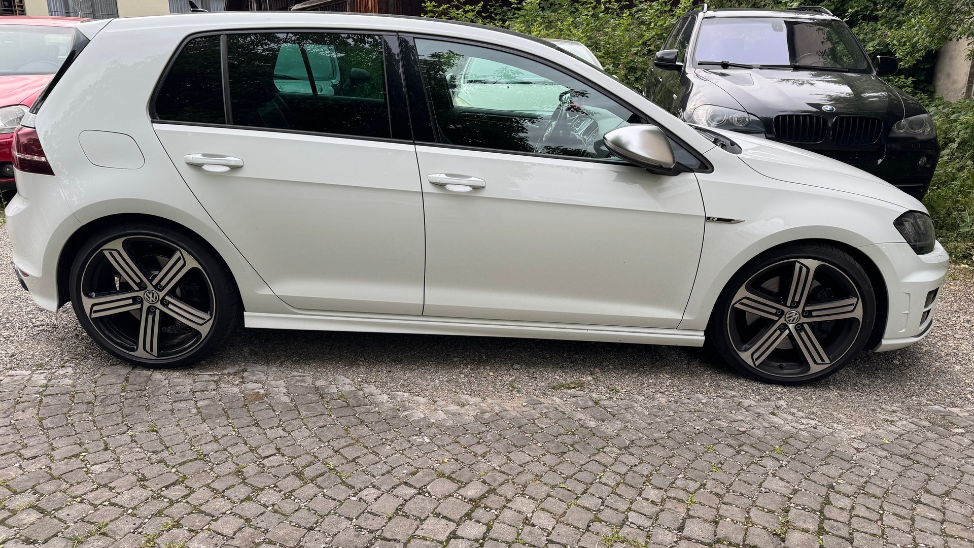 VW Golf 2.0 TSI R 4Motion-showroom-element-2