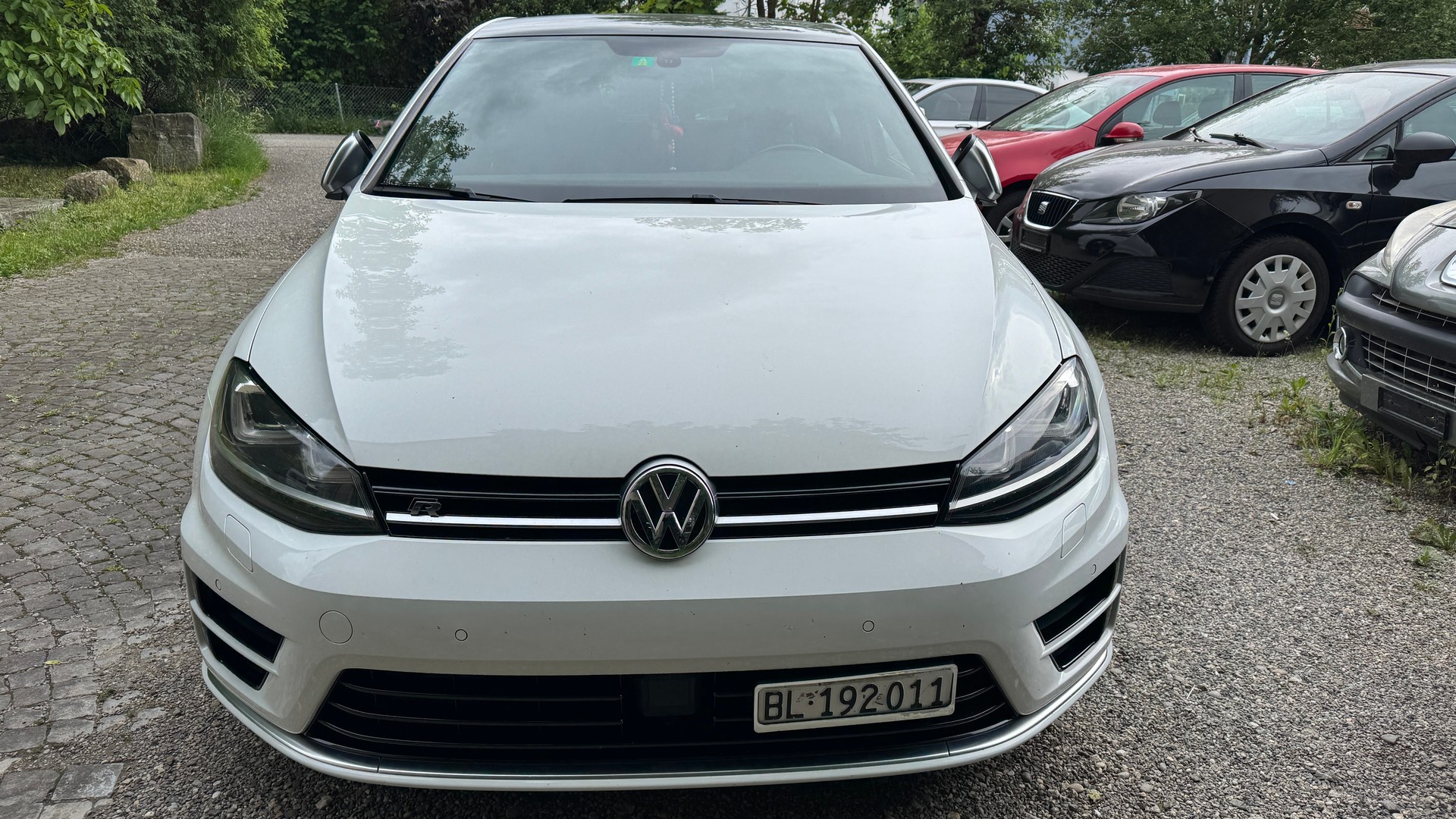 VW Golf 2.0 TSI R 4Motion-showroom-element-1
