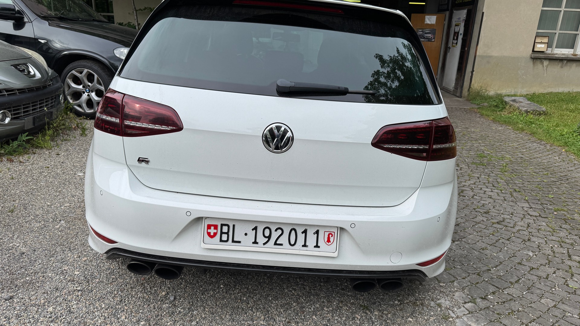VW Golf 2.0 TSI R 4Motion-image-5
