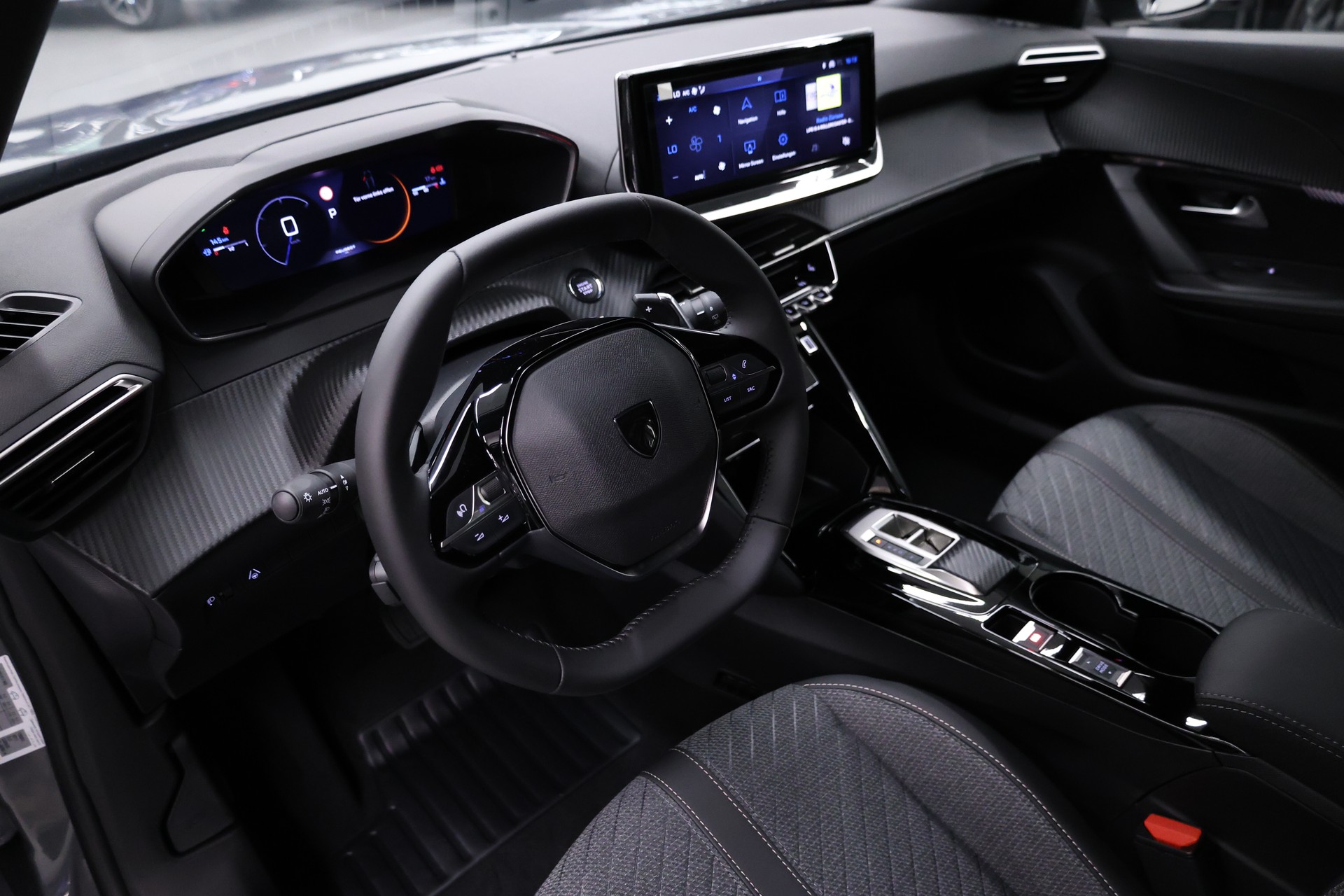 PEUGEOT 2008 1.2 Hybrid 145 Allure Premium-image-14